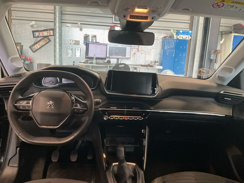 Peugeot 208 1.2 PureTech LED SHZ PDC 5