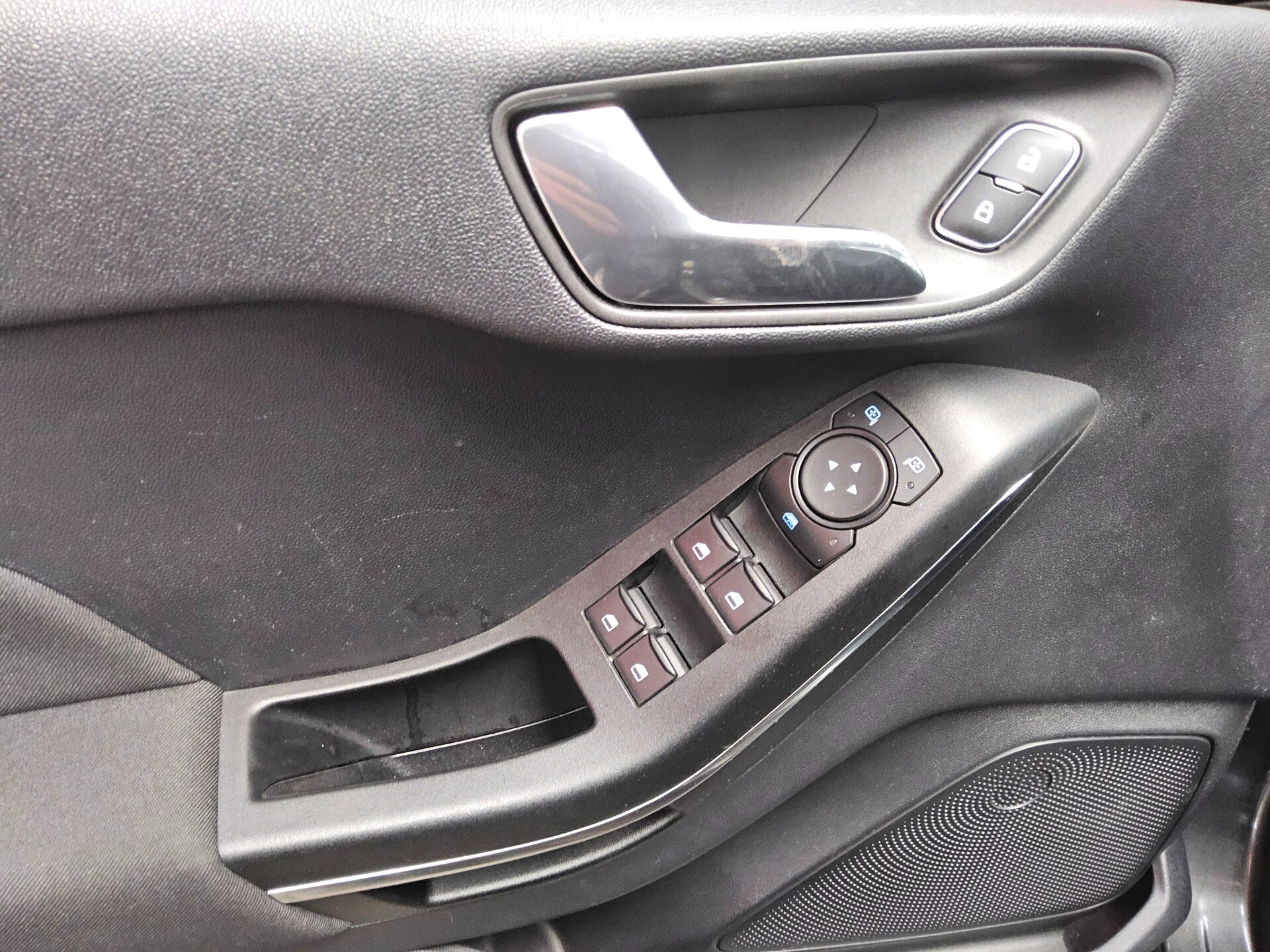 Ford Fiesta 1.0 EB Titanium Navi LED RFK SHZ PDC 9