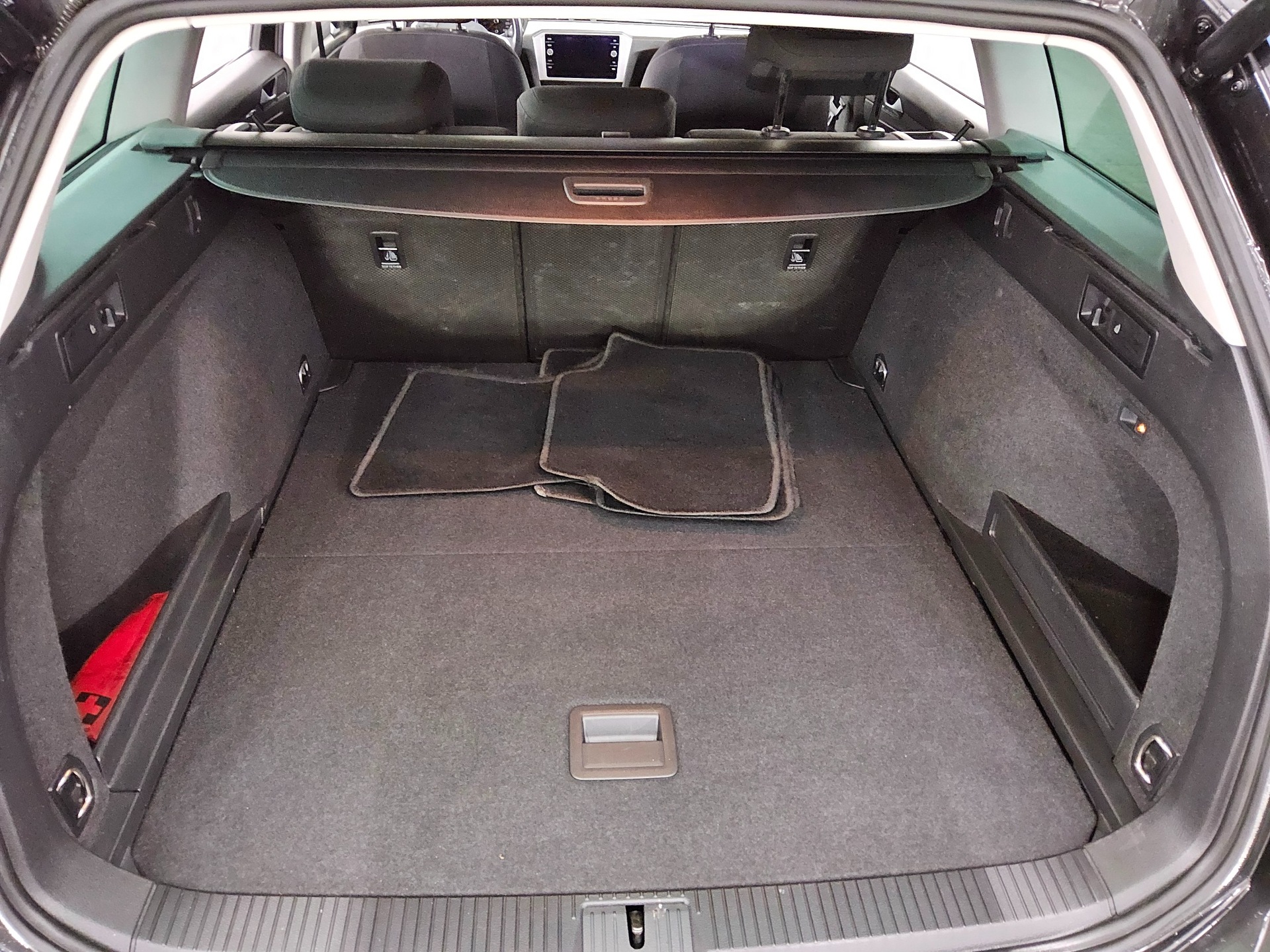 Volkswagen Passat Var. 2.0 TDI Navi LED RFK Shz PDC AHK 11