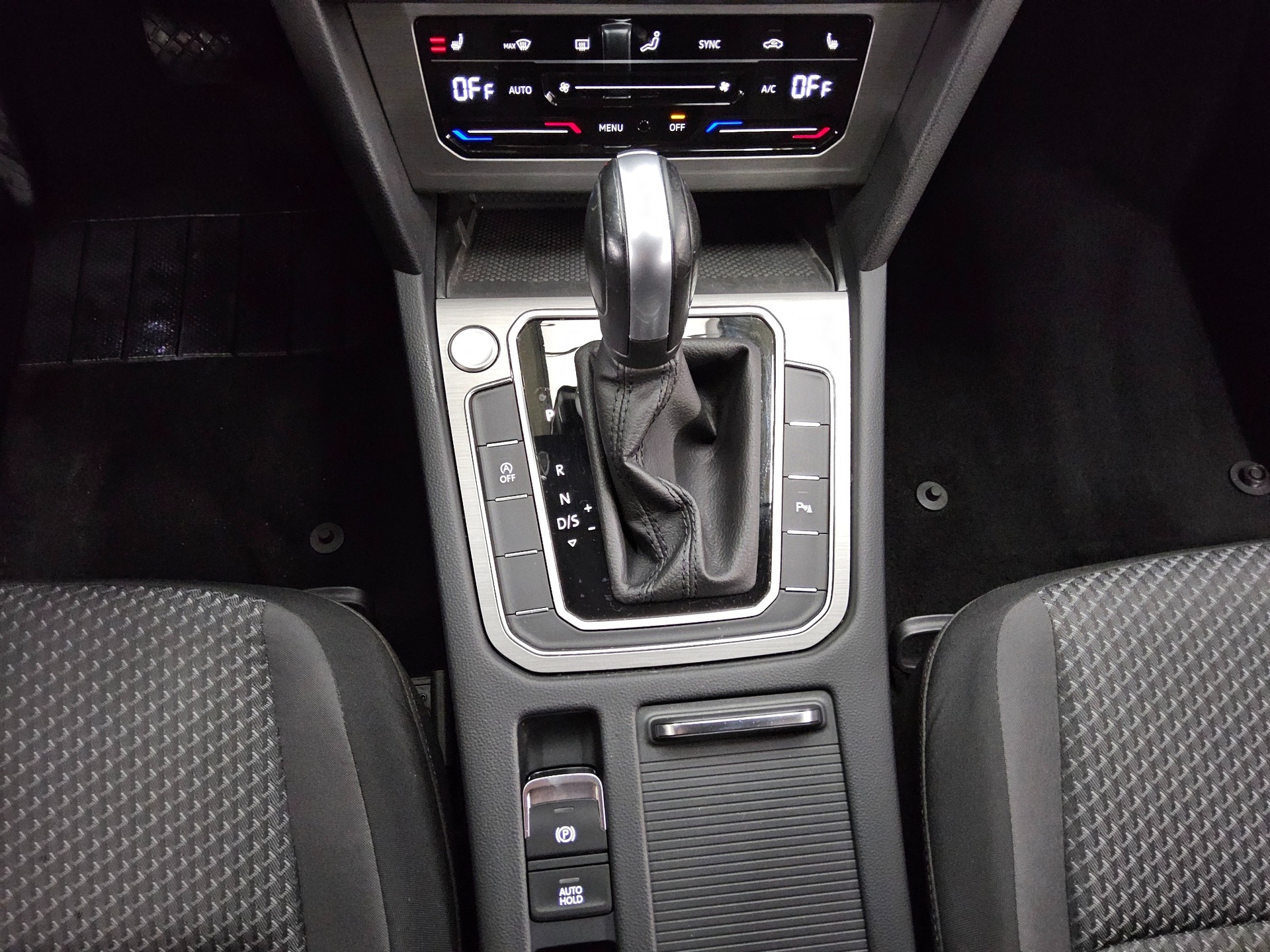 Volkswagen Passat Var. 2.0 TDI Navi LED RFK Shz PDC AHK 6