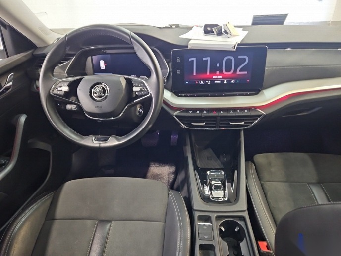 Skoda Octavia Kombi 2.0 TDI Navi LED Shz T-Leder Pano 5
