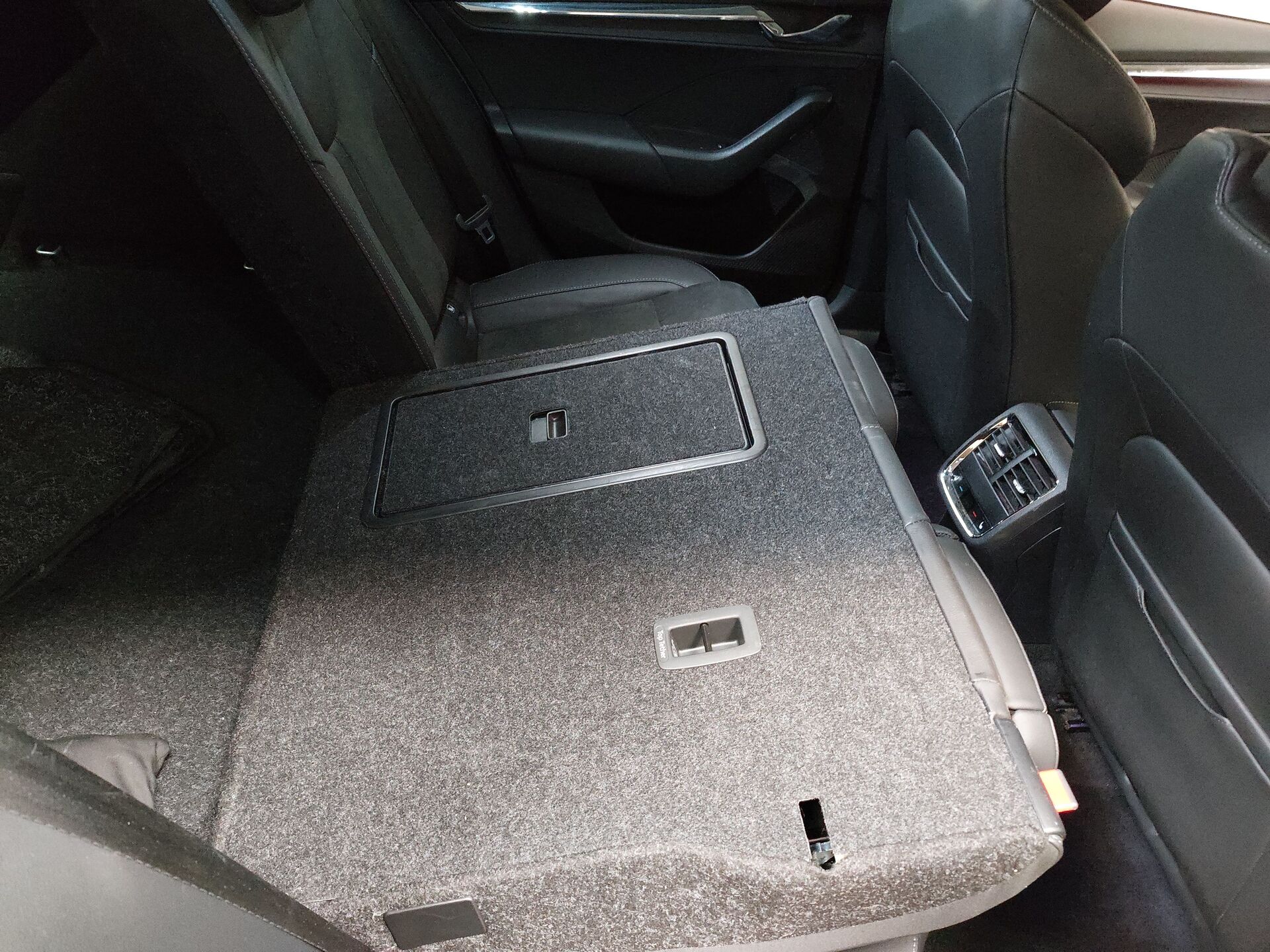 Skoda 2.0 TDI 2.0 TDI Style Nav LED T-Leder Pano 18