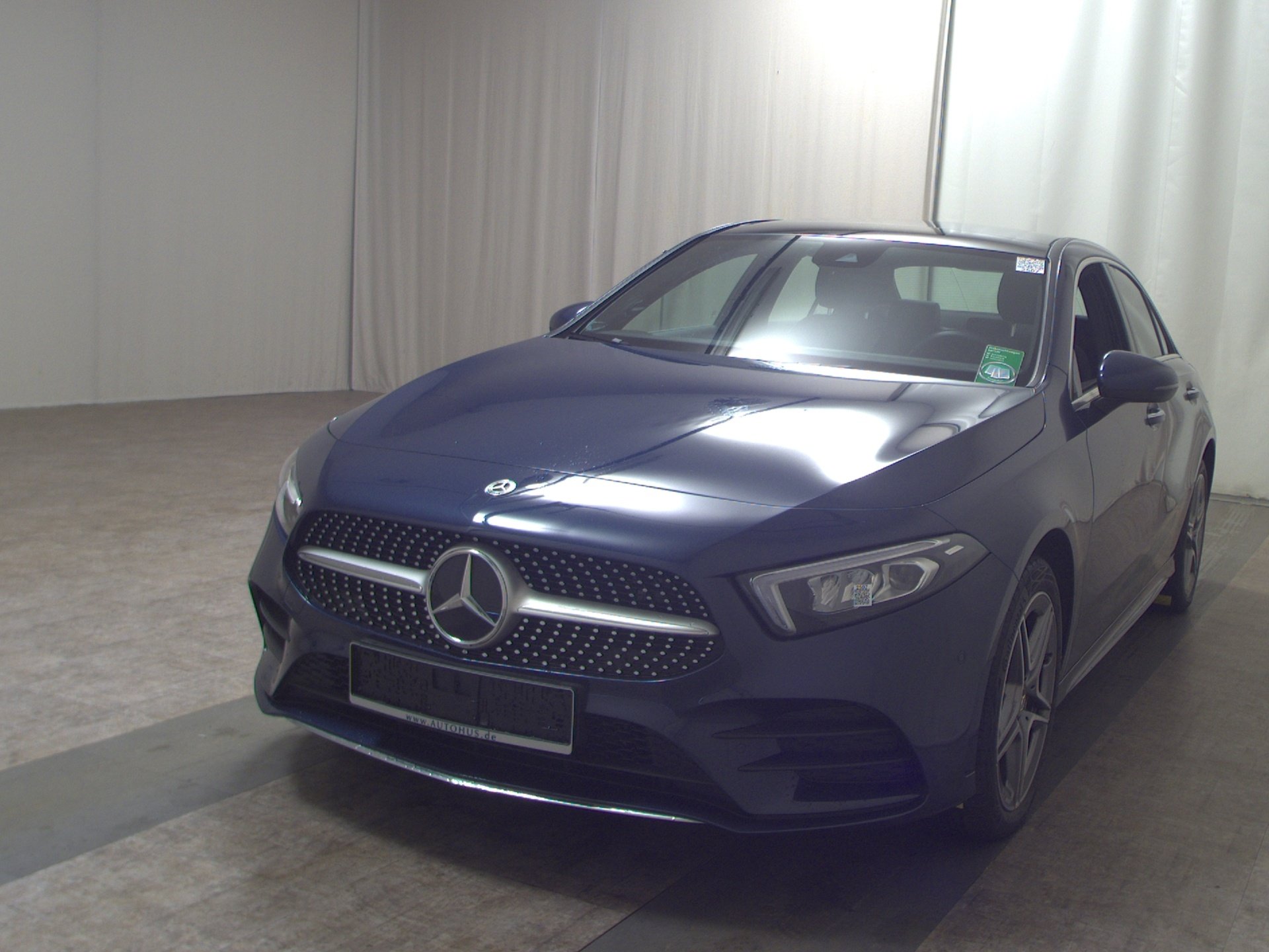 Mercedes-Benz A 250 e AMG-Line Navi LED Pano PDC Shz Tempomat 2