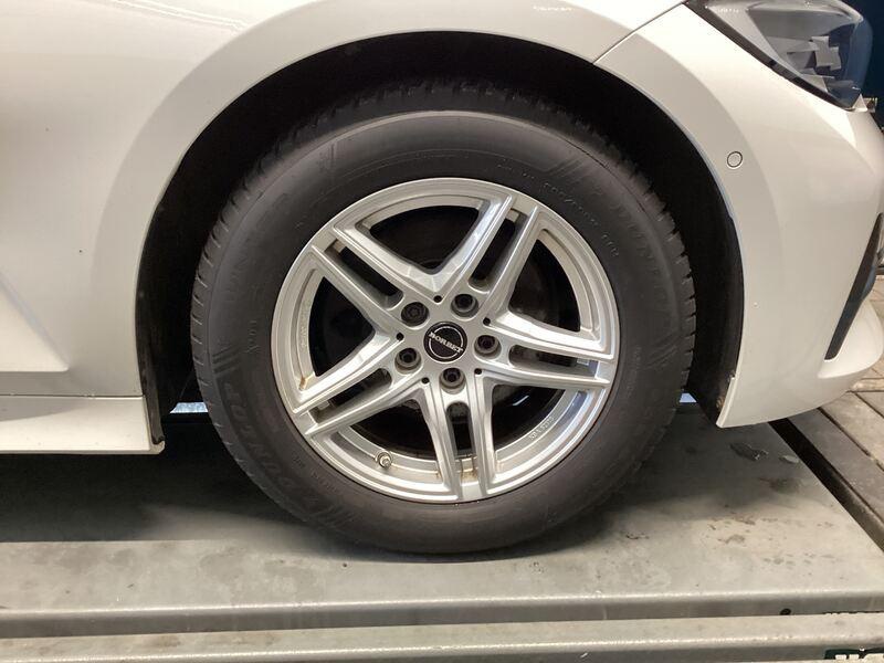 BMW 320dA Touring Sport-Line KLIMAAUT LED SPORTSITZE SHZ PDC 12