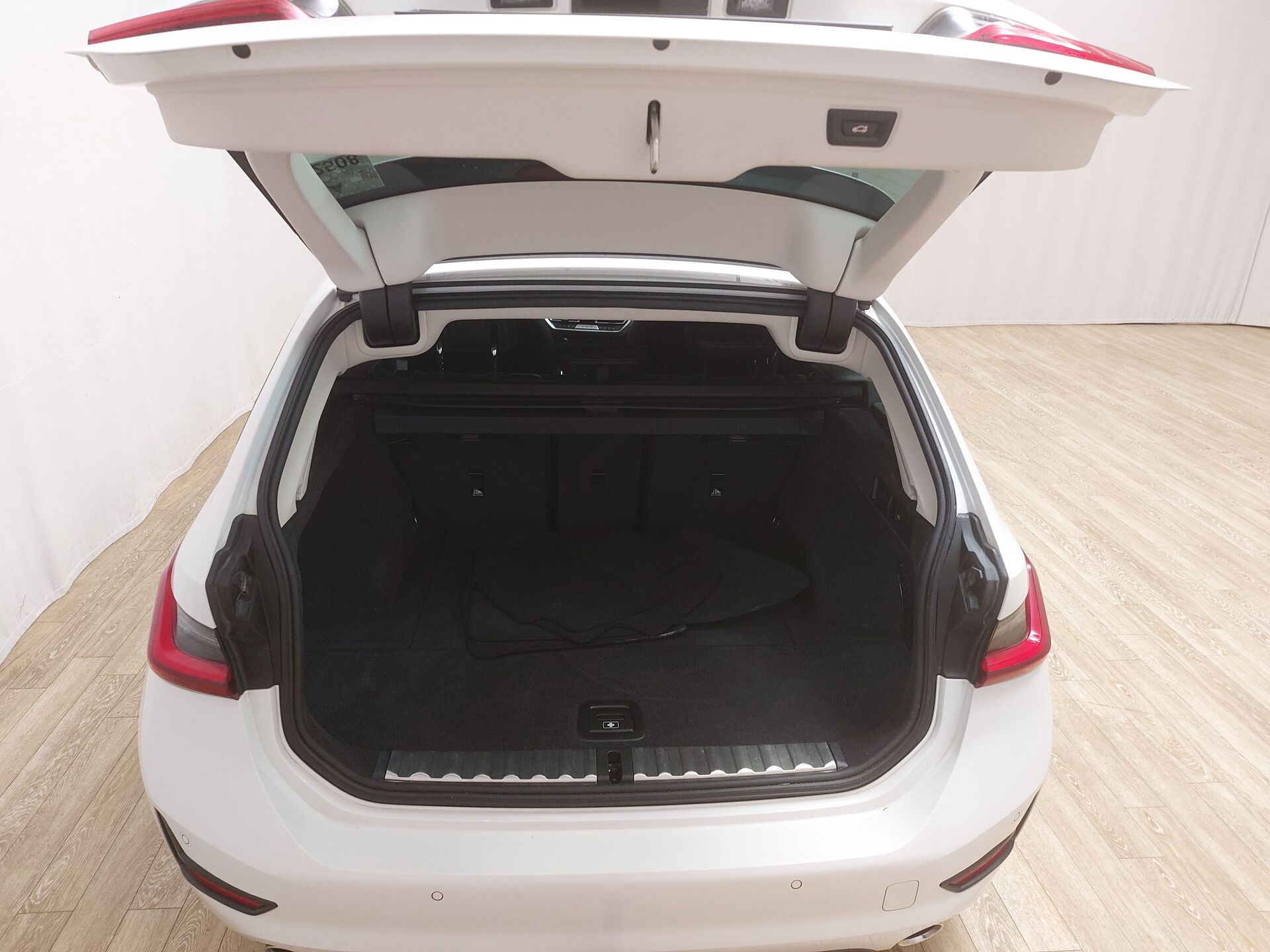 BMW 320d Touring Sport-Line LED AHK 19