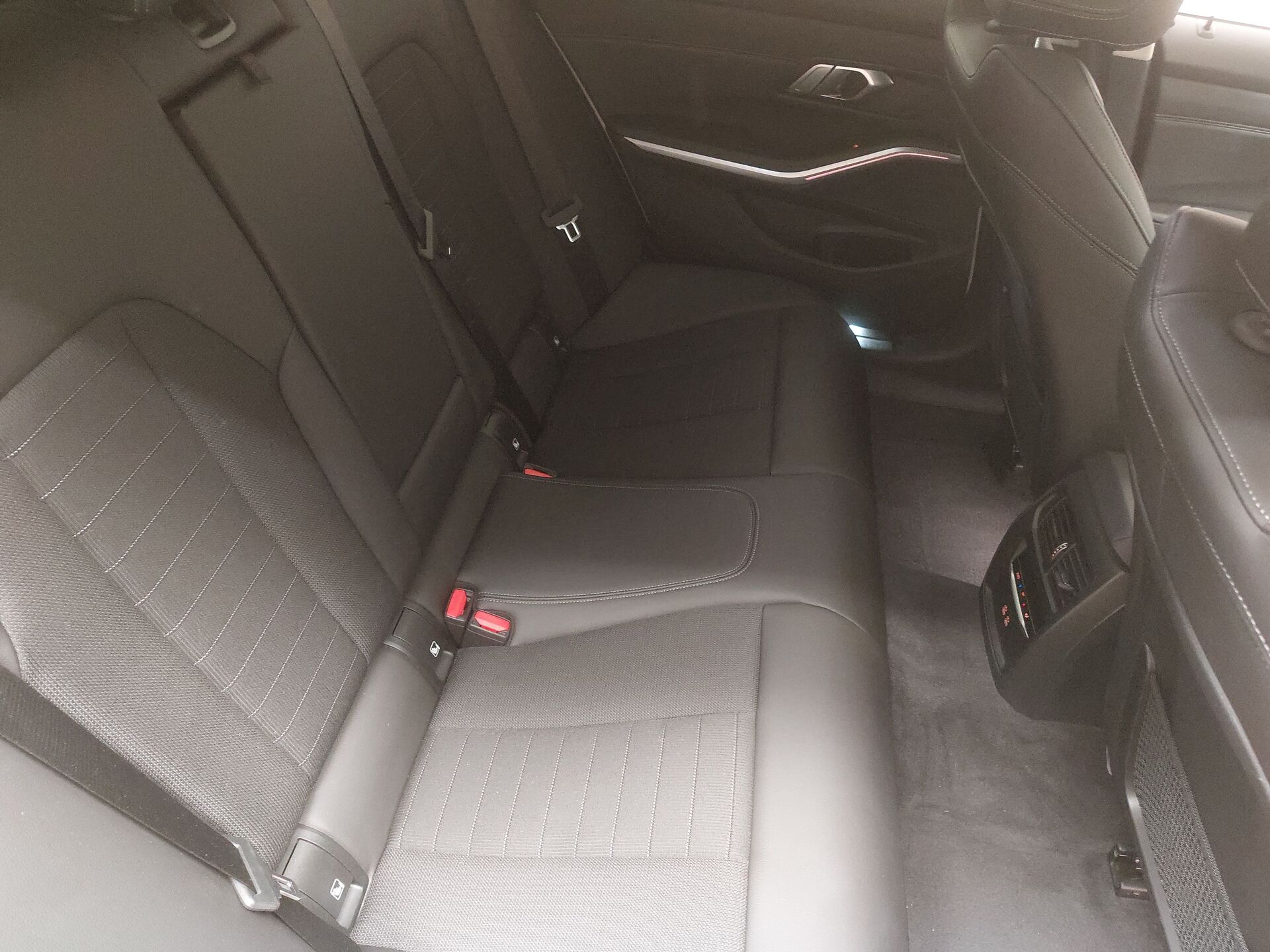 BMW 320d Touring Sport-Line LED AHK 17