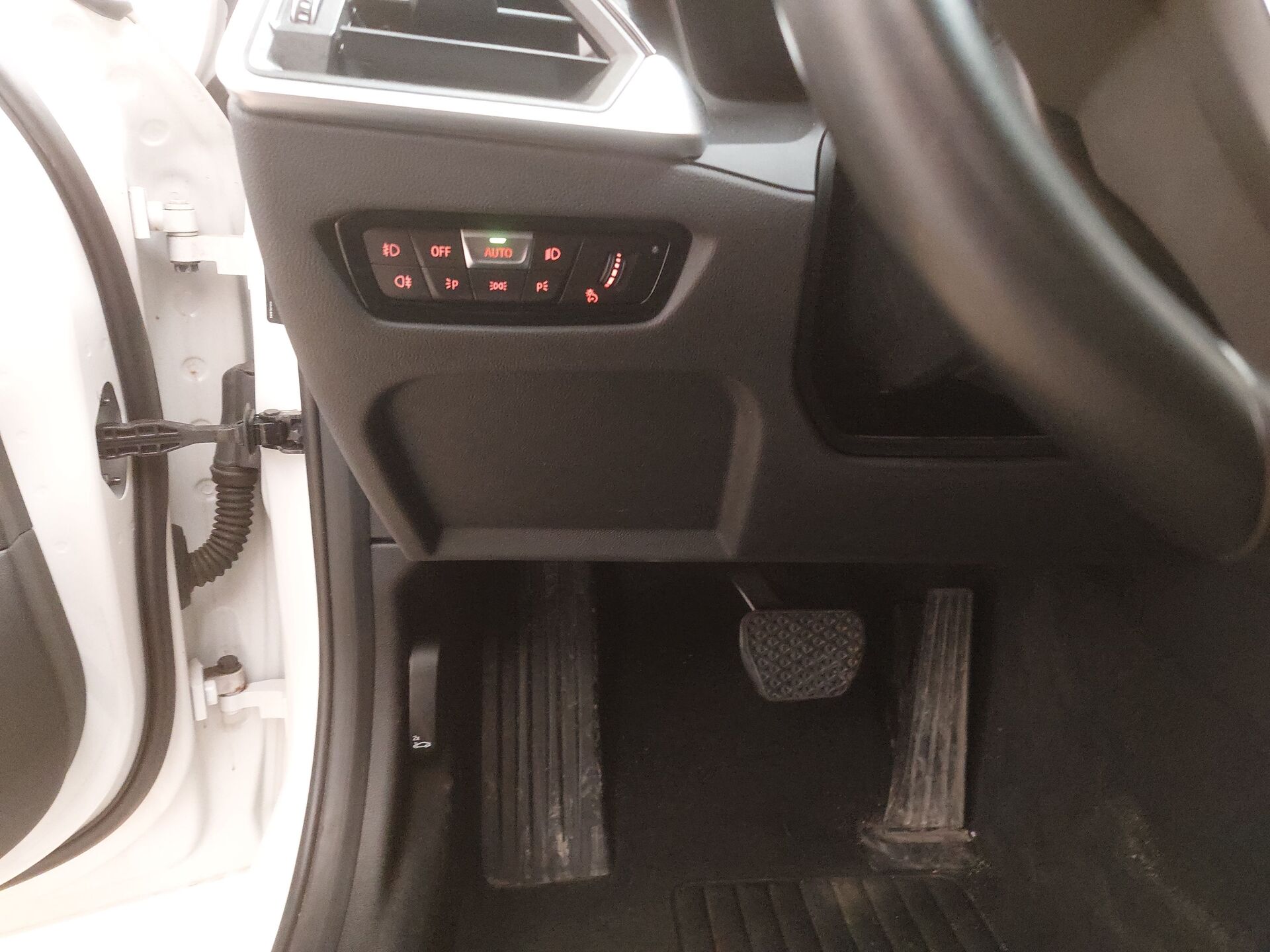 BMW 320d Touring Sport-Line LED AHK 13