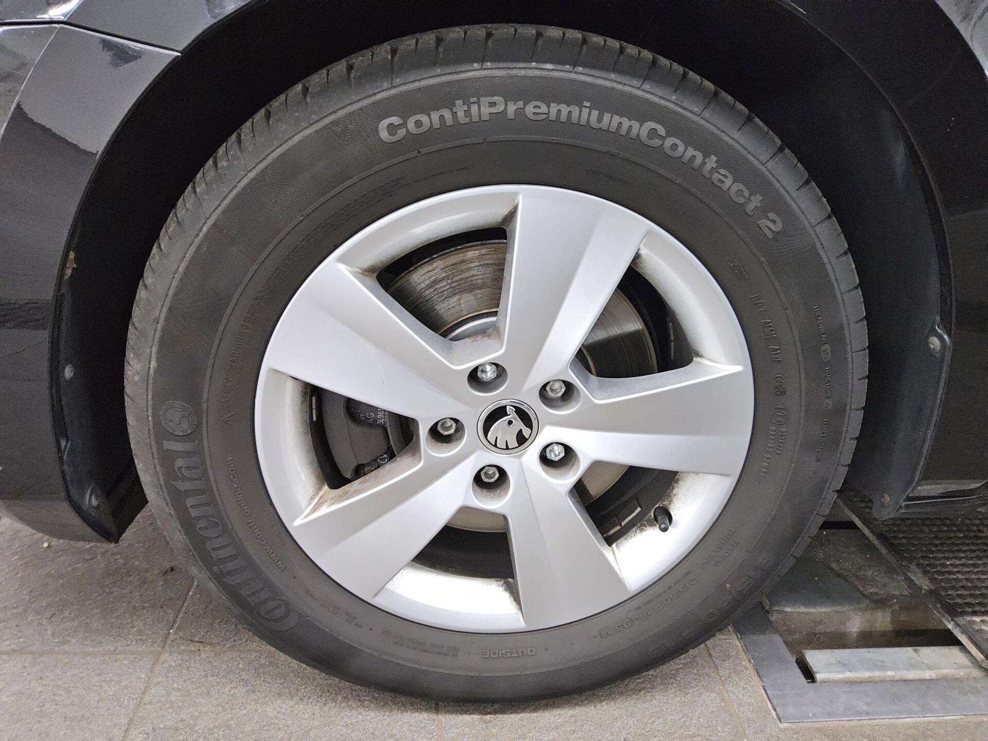 Skoda Superb Kombi 2.0 TDI Ambition Navi LED vc AHK 11