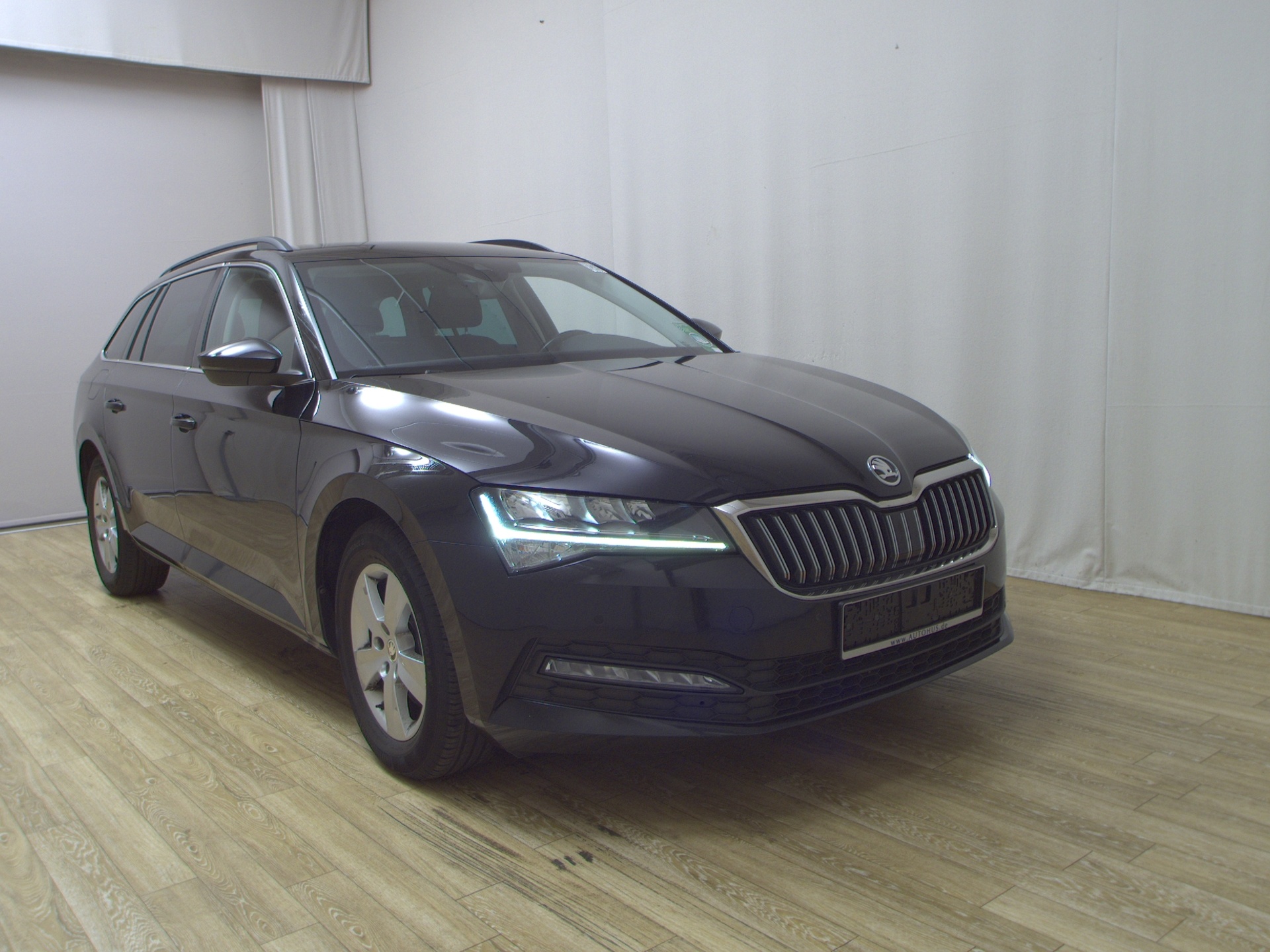 Skoda Superb Kombi 2.0 TDI Ambition Navi LED vc AHK 3