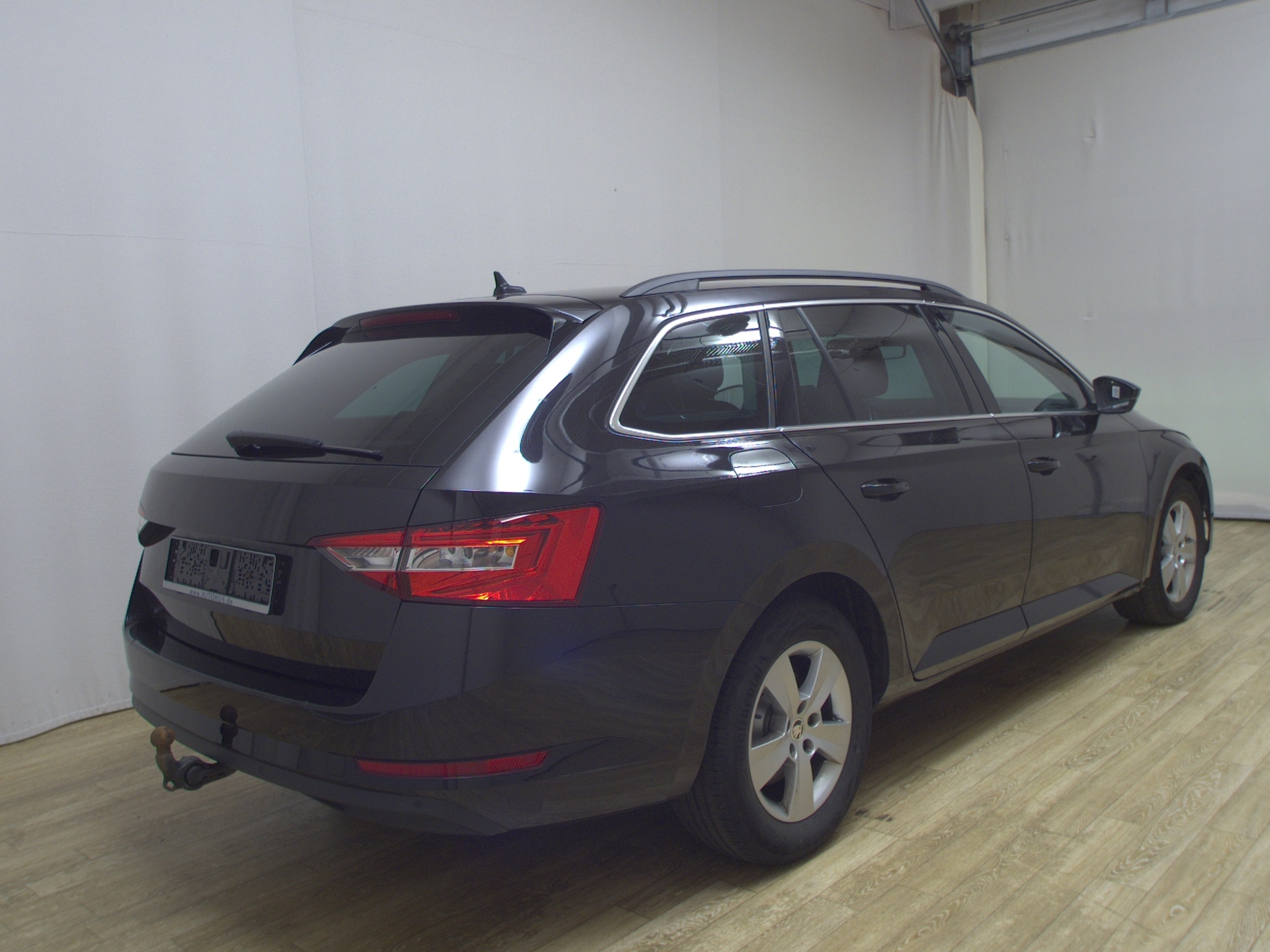 Skoda Superb Kombi 2.0 TDI Ambition Navi LED vc AHK 4
