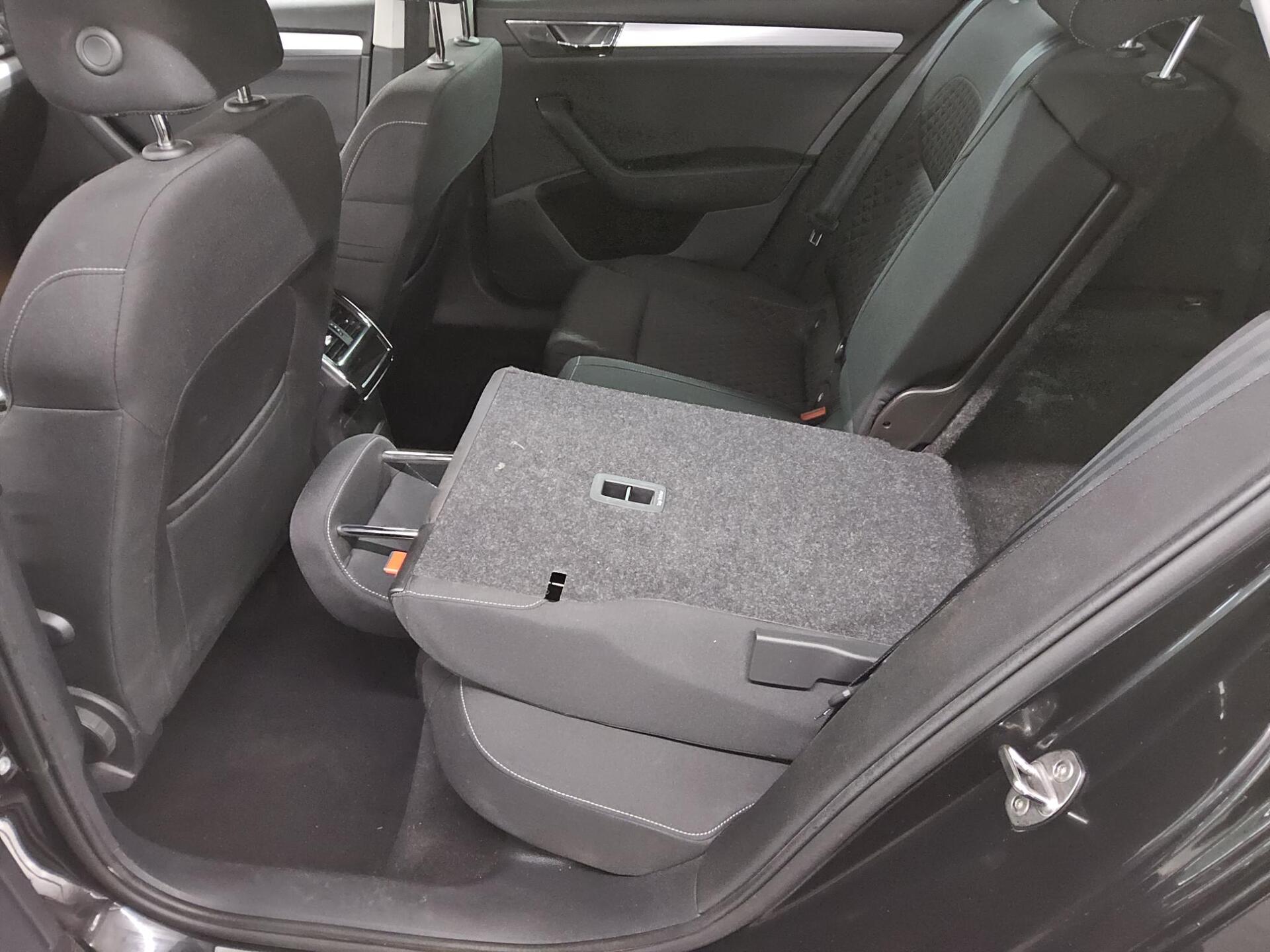 Skoda Superb Kombi 2.0 TDI Ambition Navi LED vc AHK 13