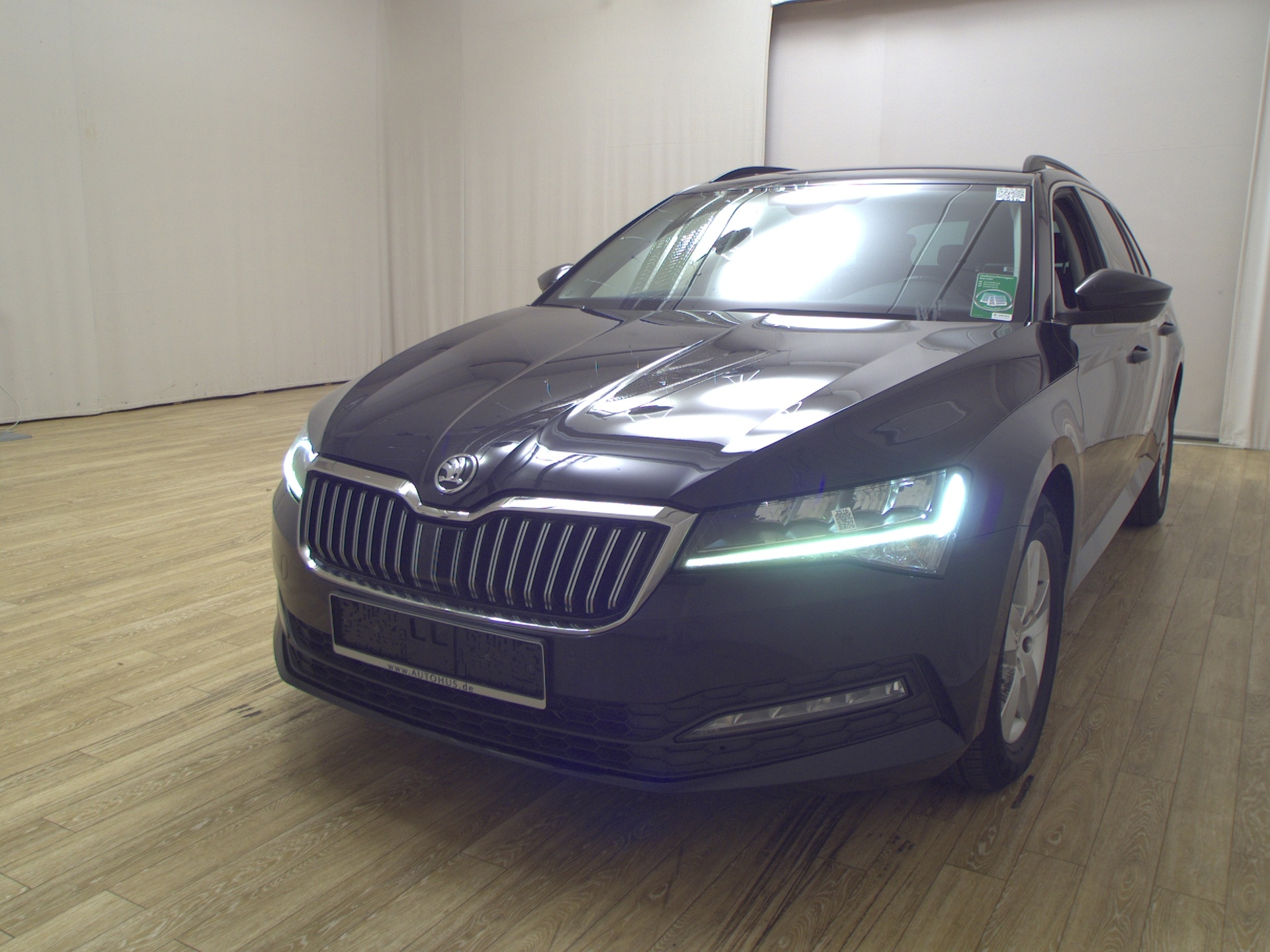 Skoda Superb Kombi 2.0 TDI Ambition Navi LED vc AHK 2
