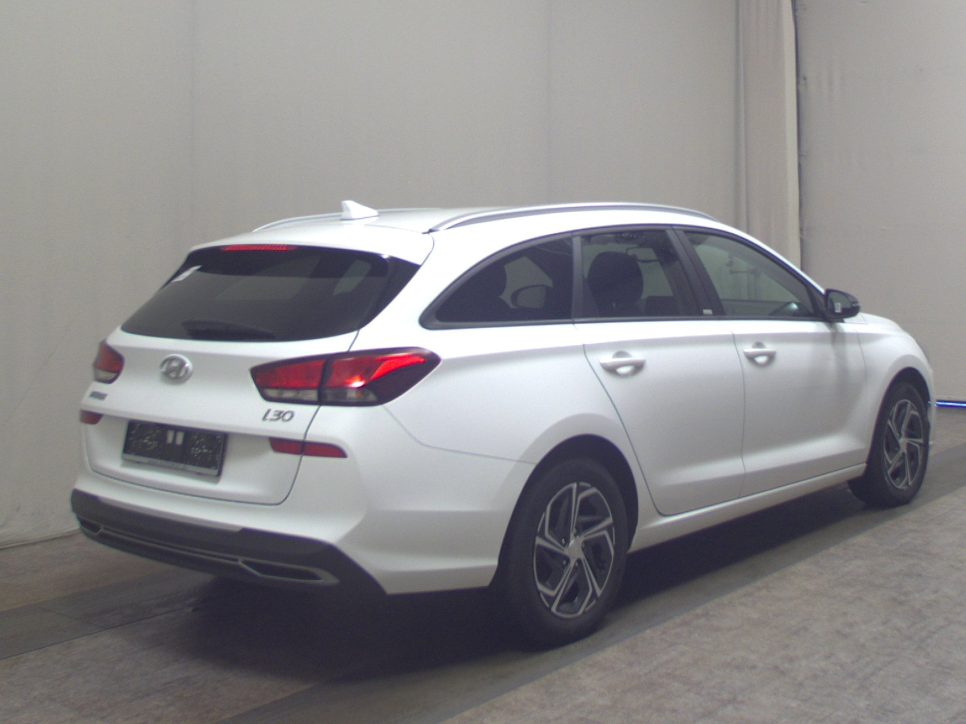 Hyundai i30 1.6 CRDI Intro Ed. Navi LED RfK PDC Shz BT 4
