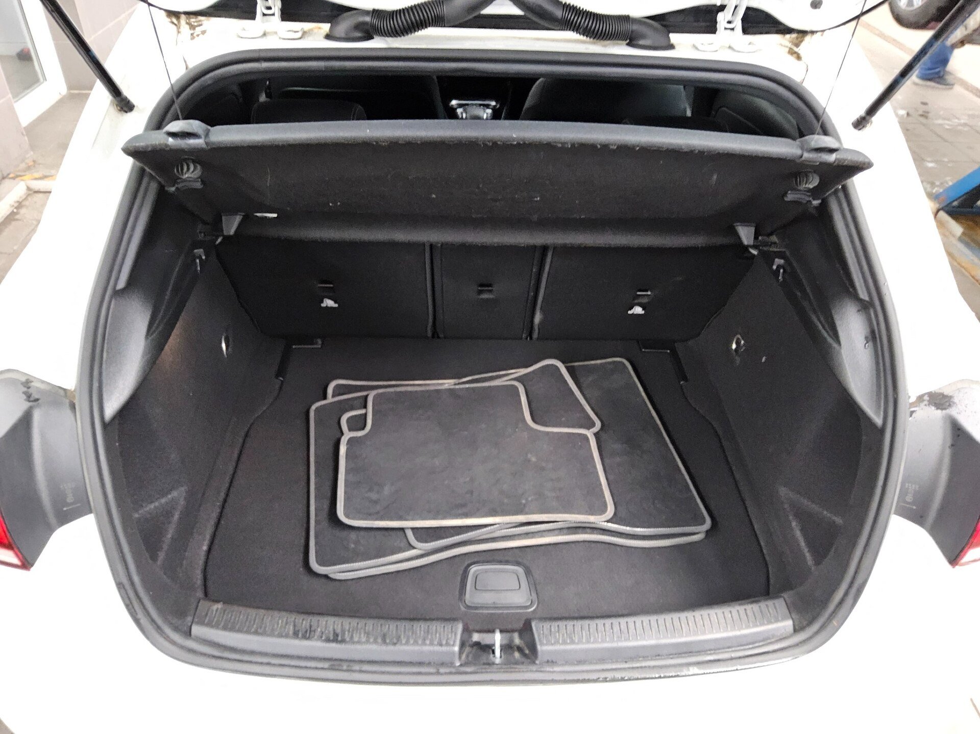 Mercedes-Benz A 180 d T-Leder Navi LED MBUX Tempomat Shz 12