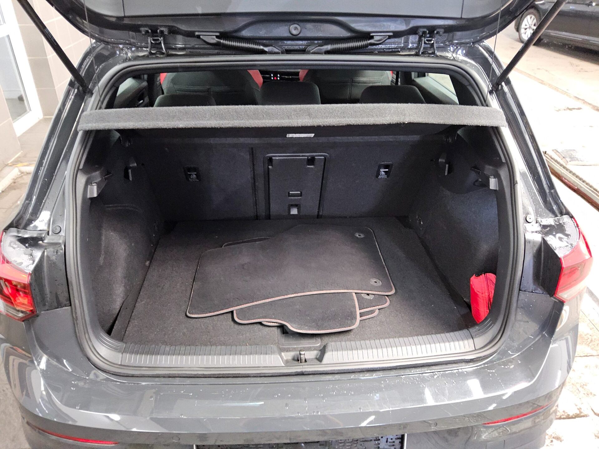 Volkswagen Golf-8 2.0 TSI GTI Navi LED AID RFK 12
