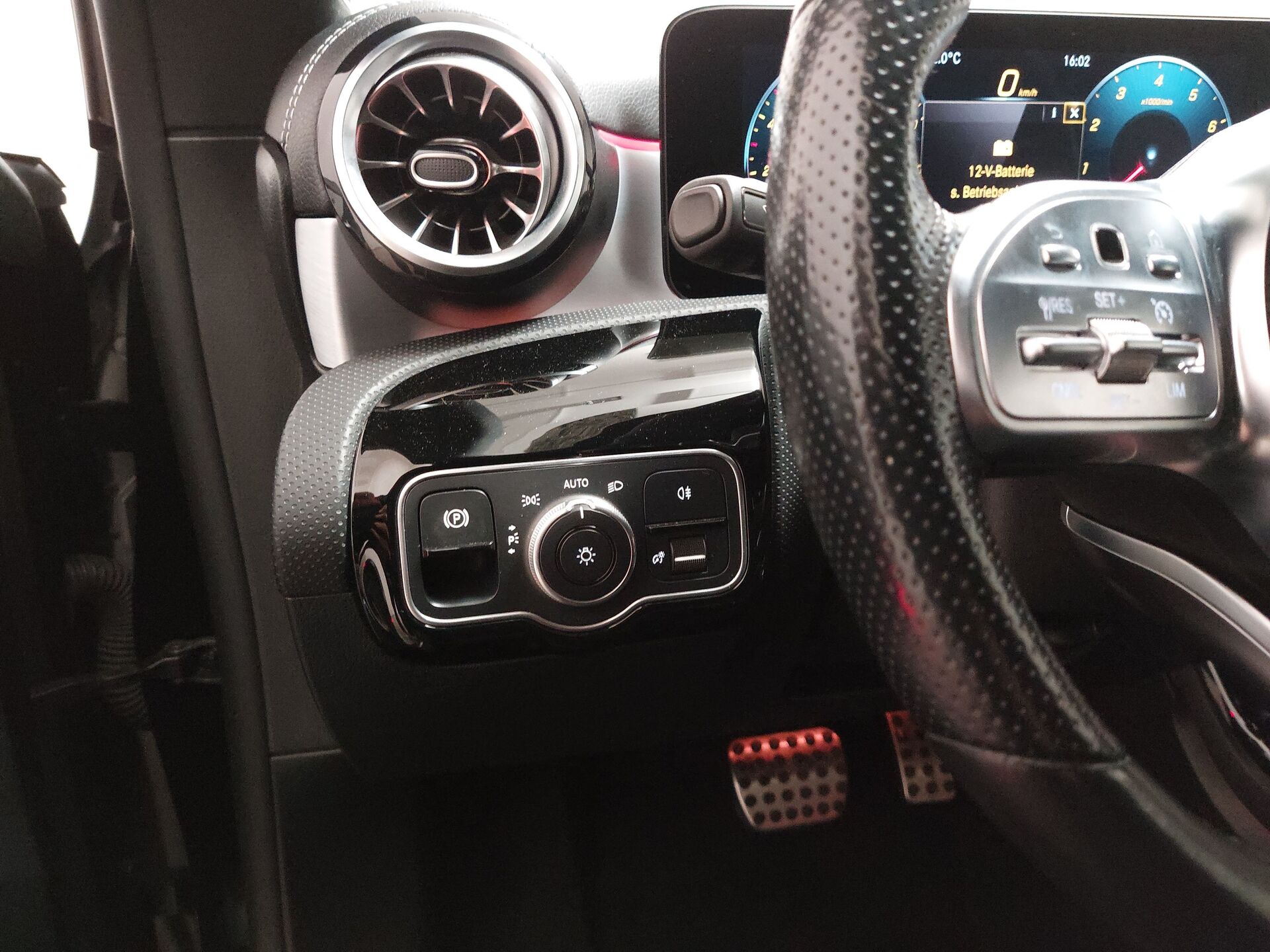 Mercedes-Benz 200 AMG-Line Night Navi LED Pano RFK 13