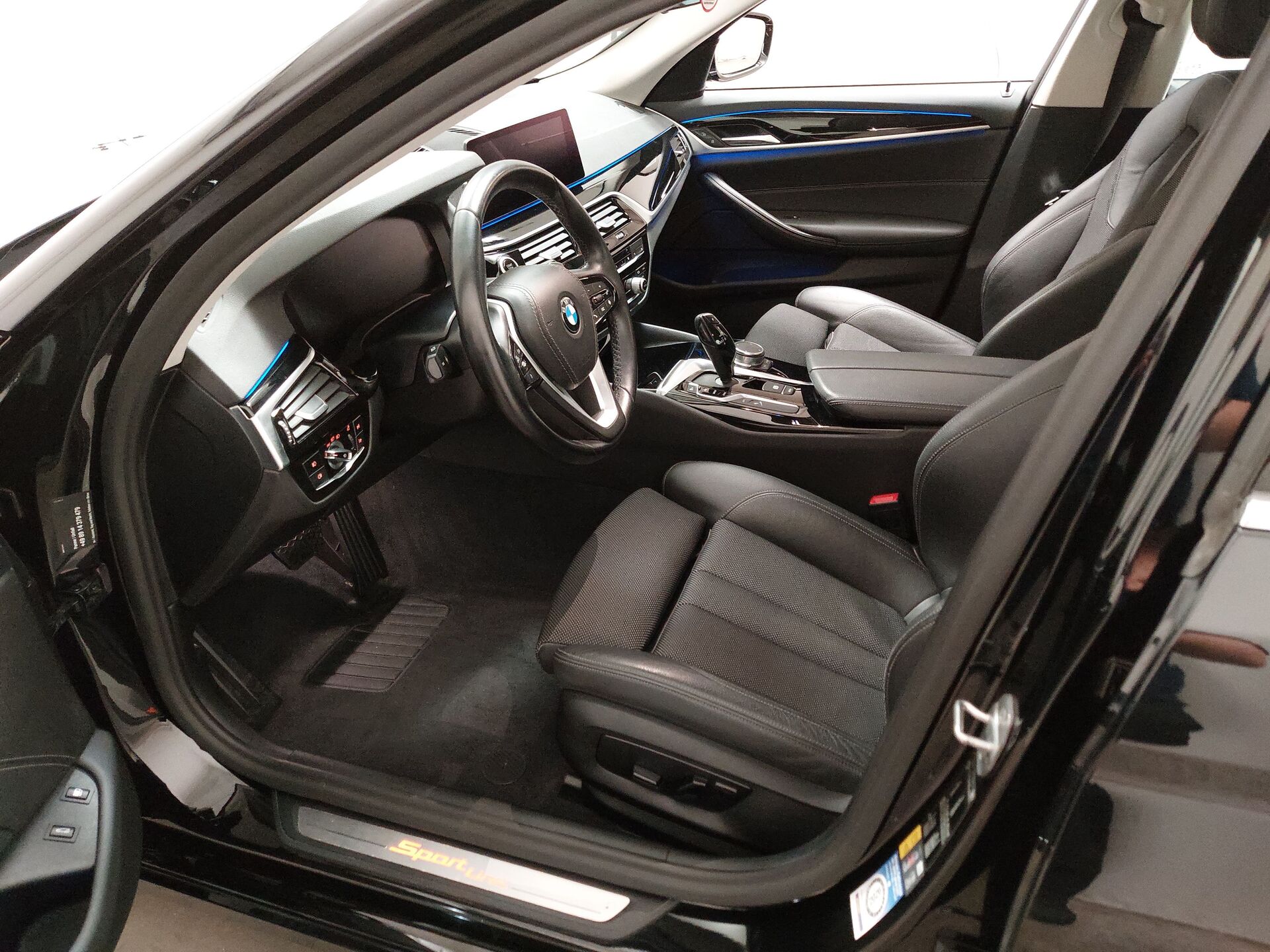 BMW 530 Sport-Line T-Leder Navi LC Pro LED 12