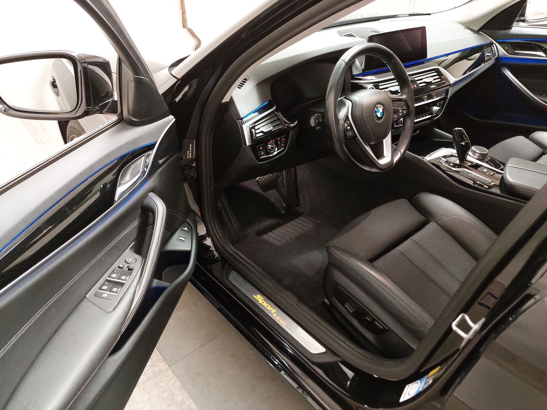 BMW 530 Sport-Line T-Leder Navi LC Pro LED 14