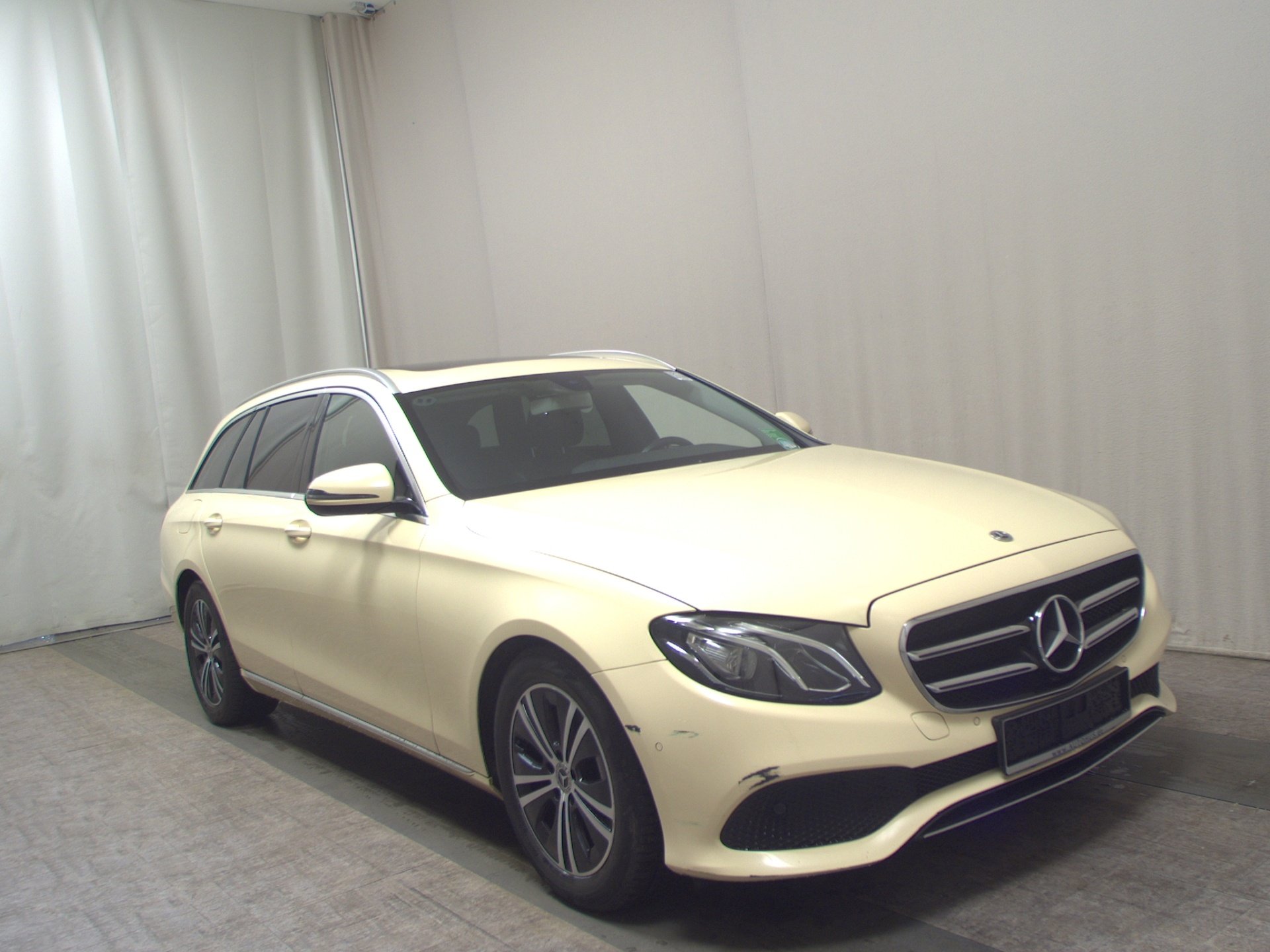 Mercedes-Benz E 200 T d Avantgarde Navi LED GSD Leder RFK 3