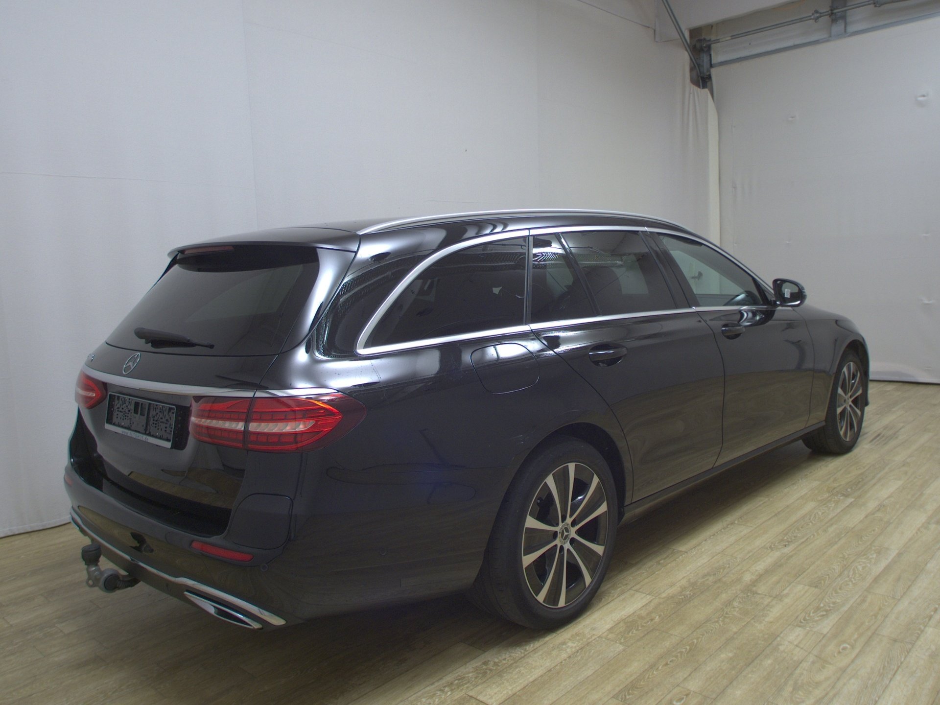 Mercedes-Benz E 300 T e Avantgarde Navi LED Widescreen AHK 4