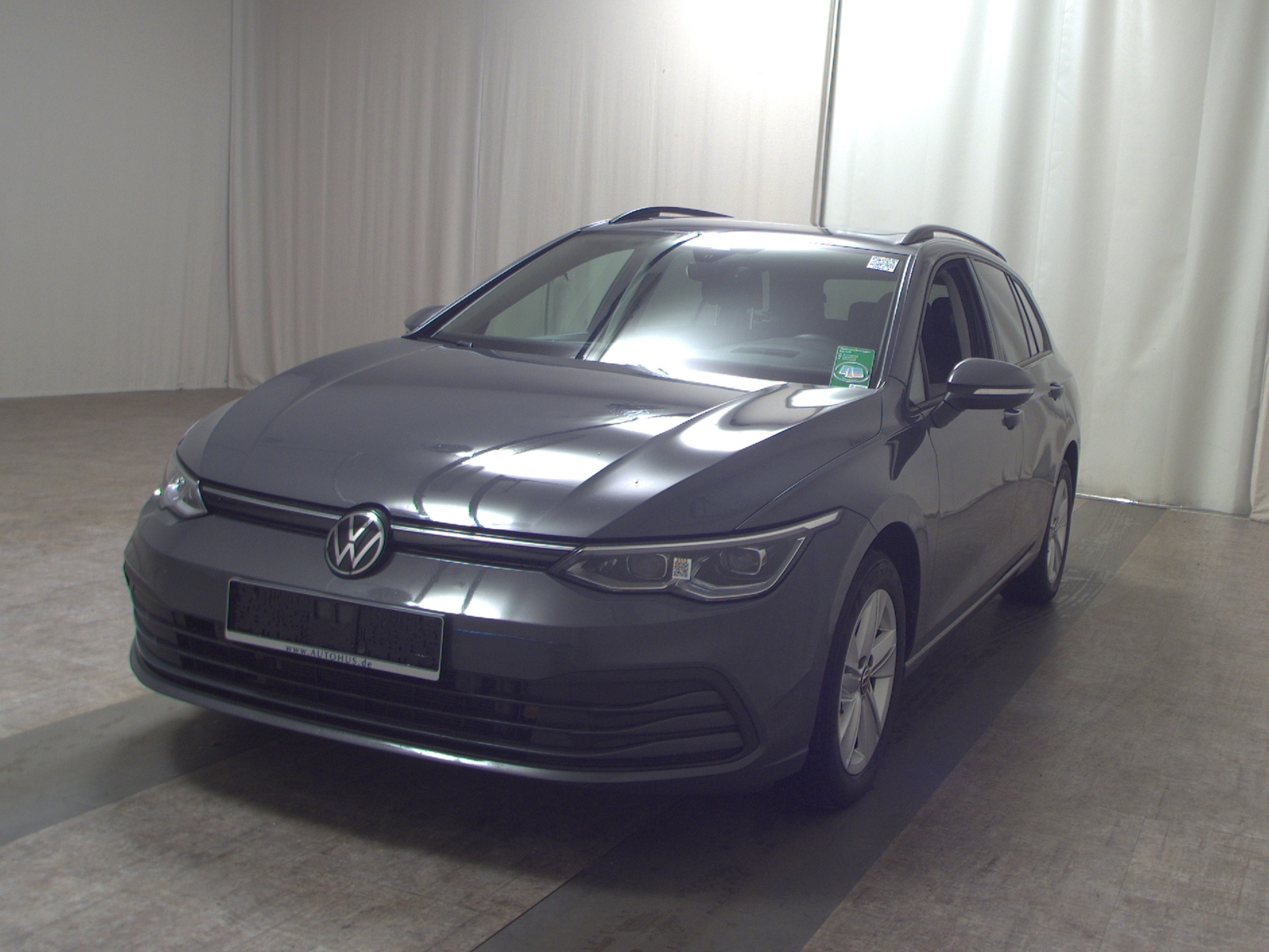 Volkswagen Golf-8 Var. 2.0 TDI Life Navi IQ.Light HuD Pano 2