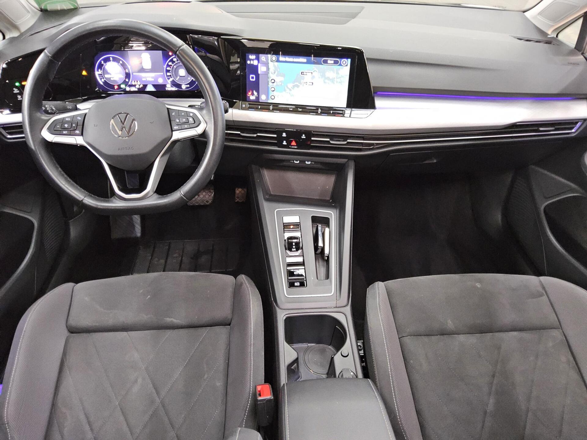 Volkswagen Golf-8 Var. 2.0 TDI Life Navi IQ.Light HuD Pano 5