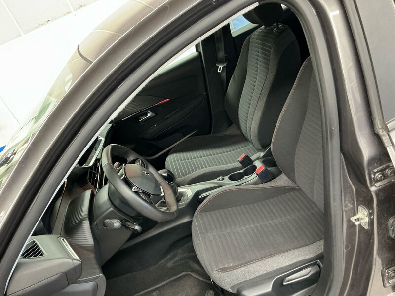 Peugeot 208 1.2 PureTech LED SHZ PDC 9