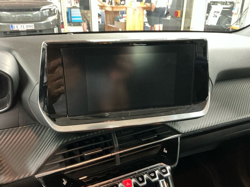 Peugeot 208 1.2 PureTech LED SHZ PDC 7