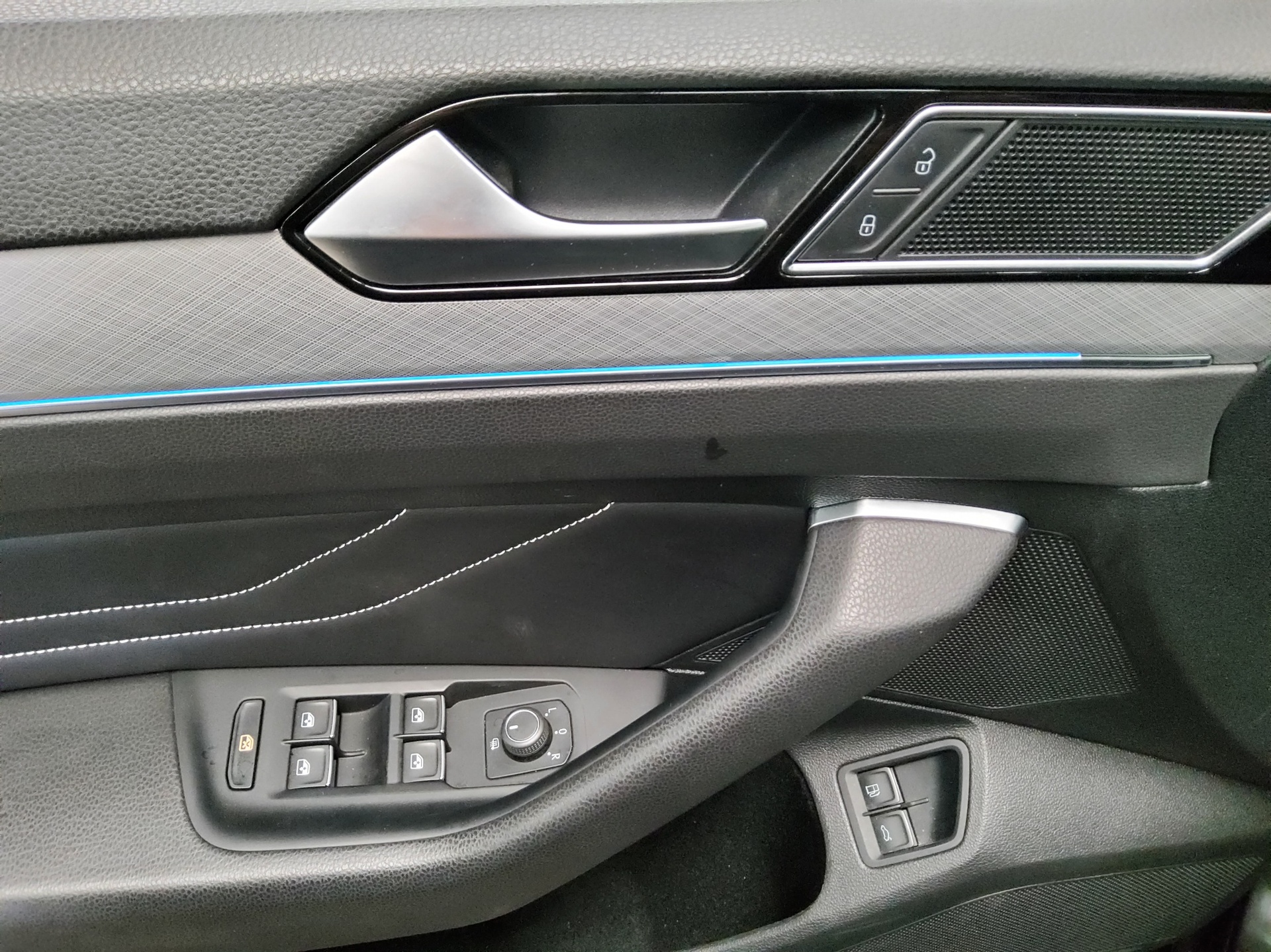 Volkswagen Passat Var. GTE 1.4 TSI Navi LED AID RfK ACC PDC 10