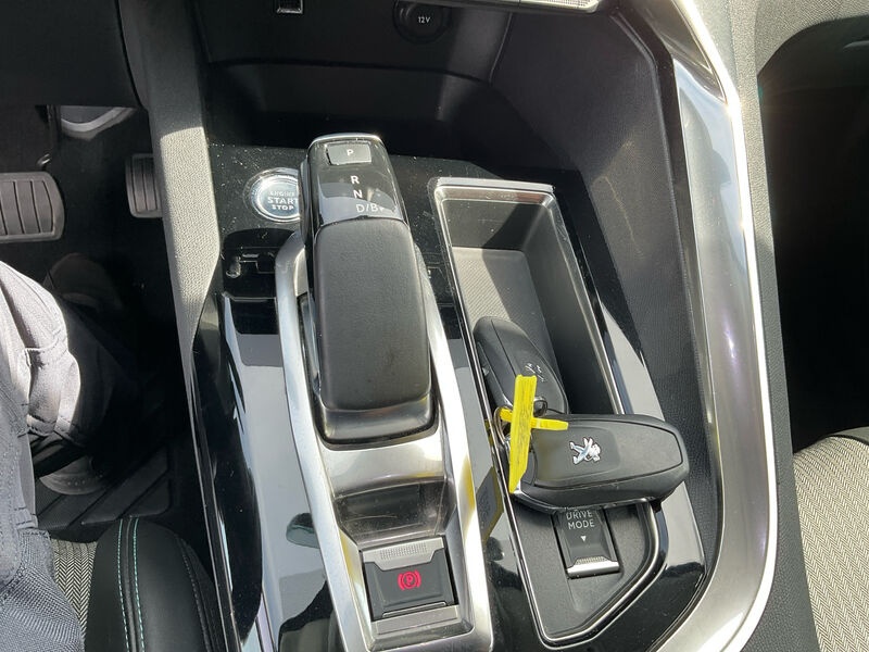 Peugeot 3008 T-Leder Navi LED 10