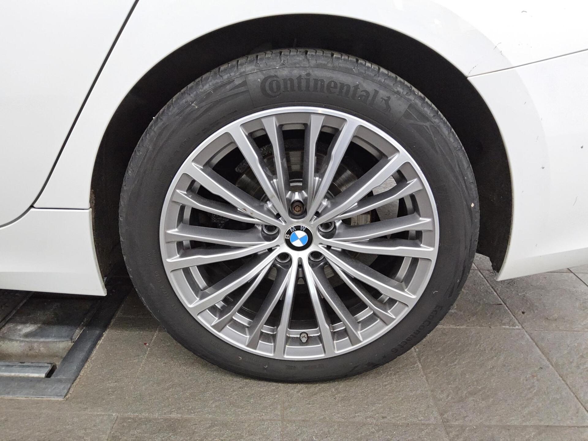 BMW 320dA Touring Sport-Line Navi LED Pano LC-Pro 11