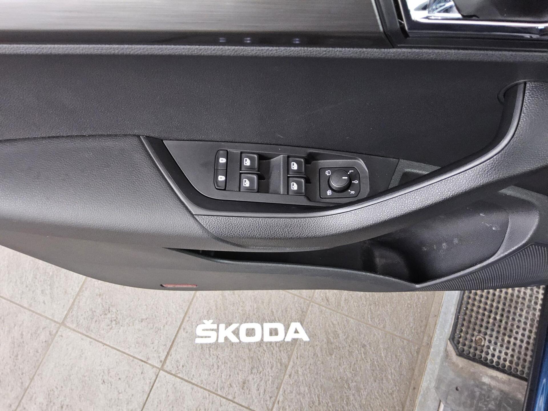 Skoda Karoq 2.0 TDI 4x4 Clever Navi LED vc RfK AHK ACC 10
