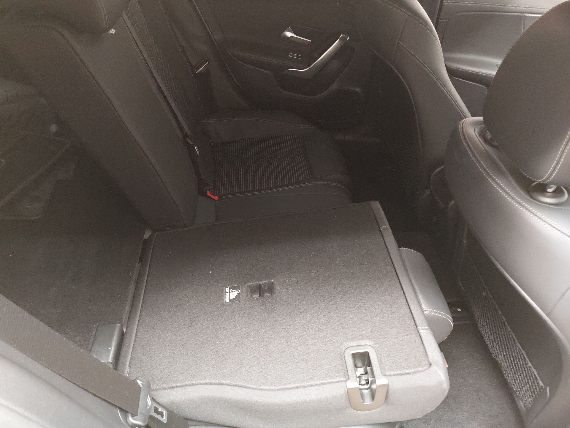 Mercedes-Benz 200 d 4M Progressive Navi MB-LED RFK 18