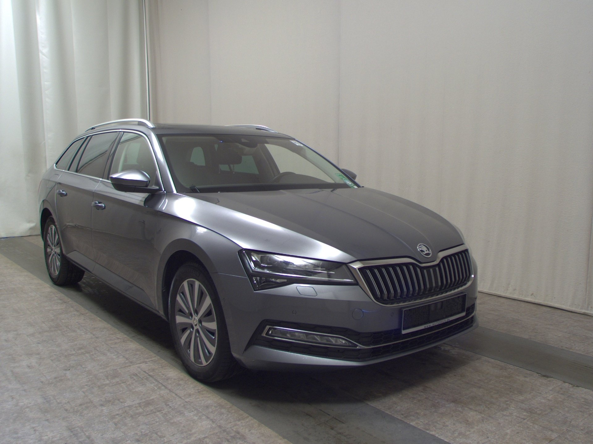 Skoda Superb Kombi 2.0 TDI Style Leder Navi LED Virtual Pano 360° 3