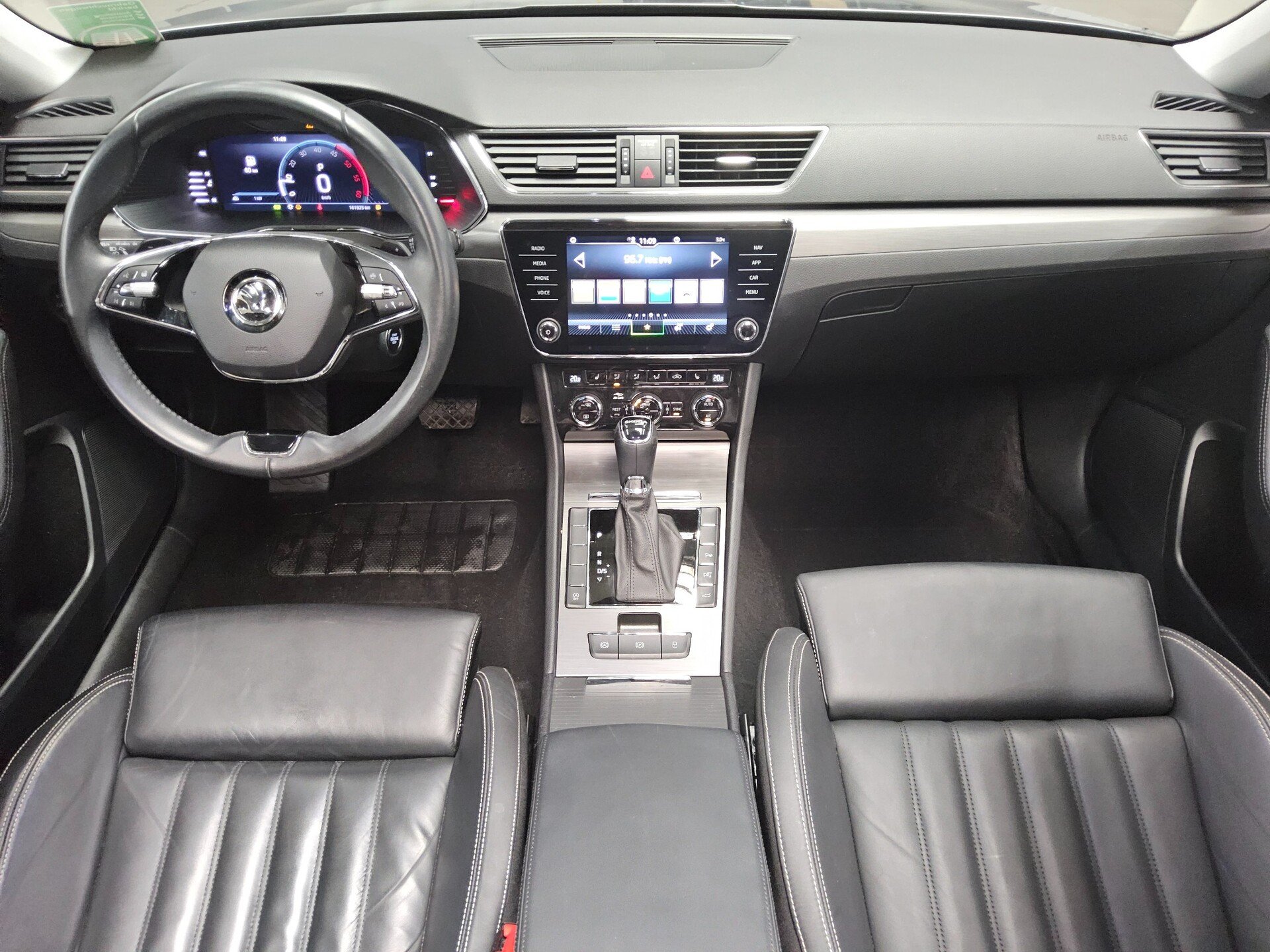 Skoda Superb Kombi 2.0 TDI Style Leder Navi LED Virtual Pano 360° 5