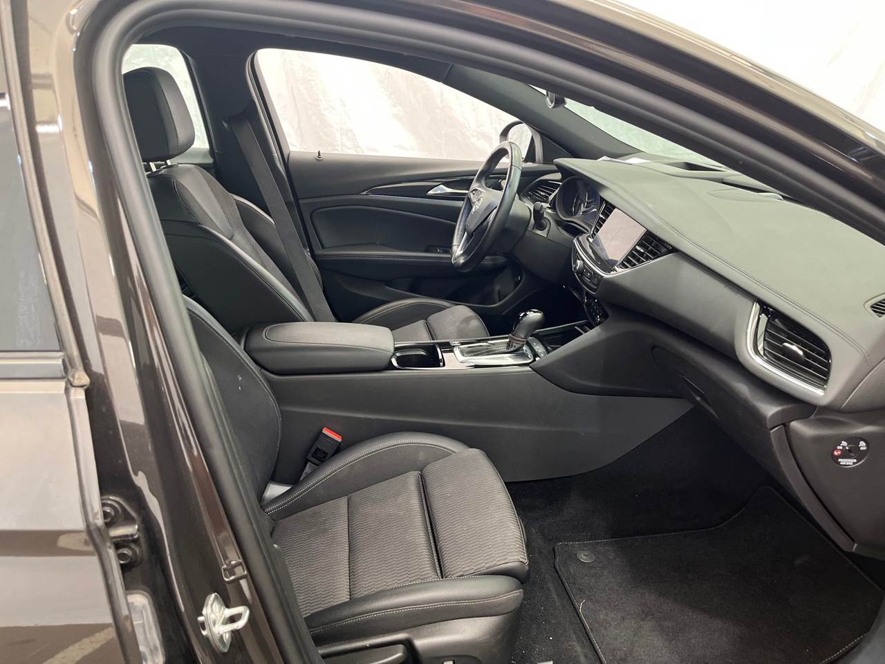 Opel Insignia ST 2.0 D Business Elegance T-LEDER NAVI LED SHZ HUD 4