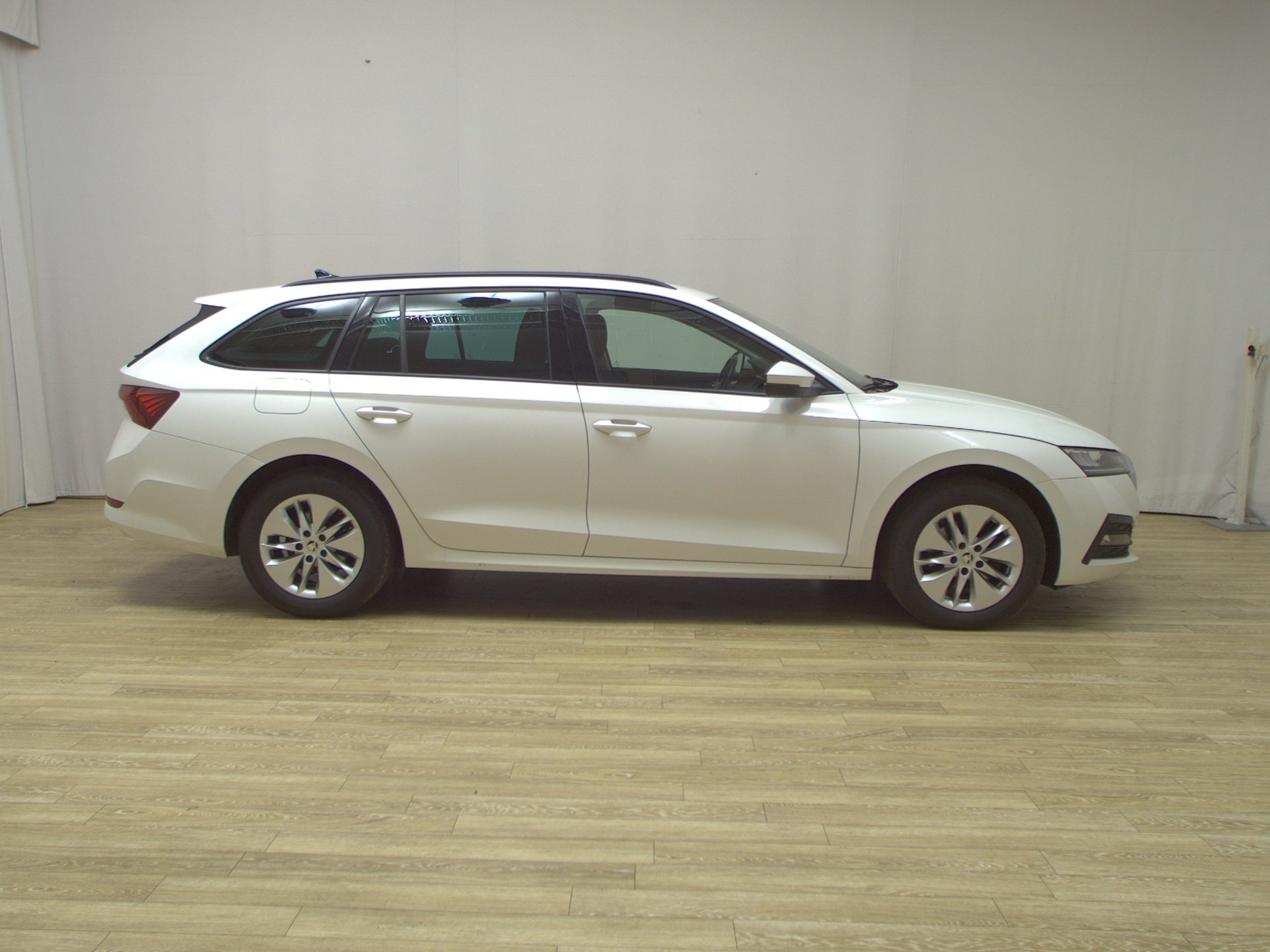 Skoda Octavia Kombi 2.0 TDI Ambition Navi LED Virtual Pano 4xSHZ
