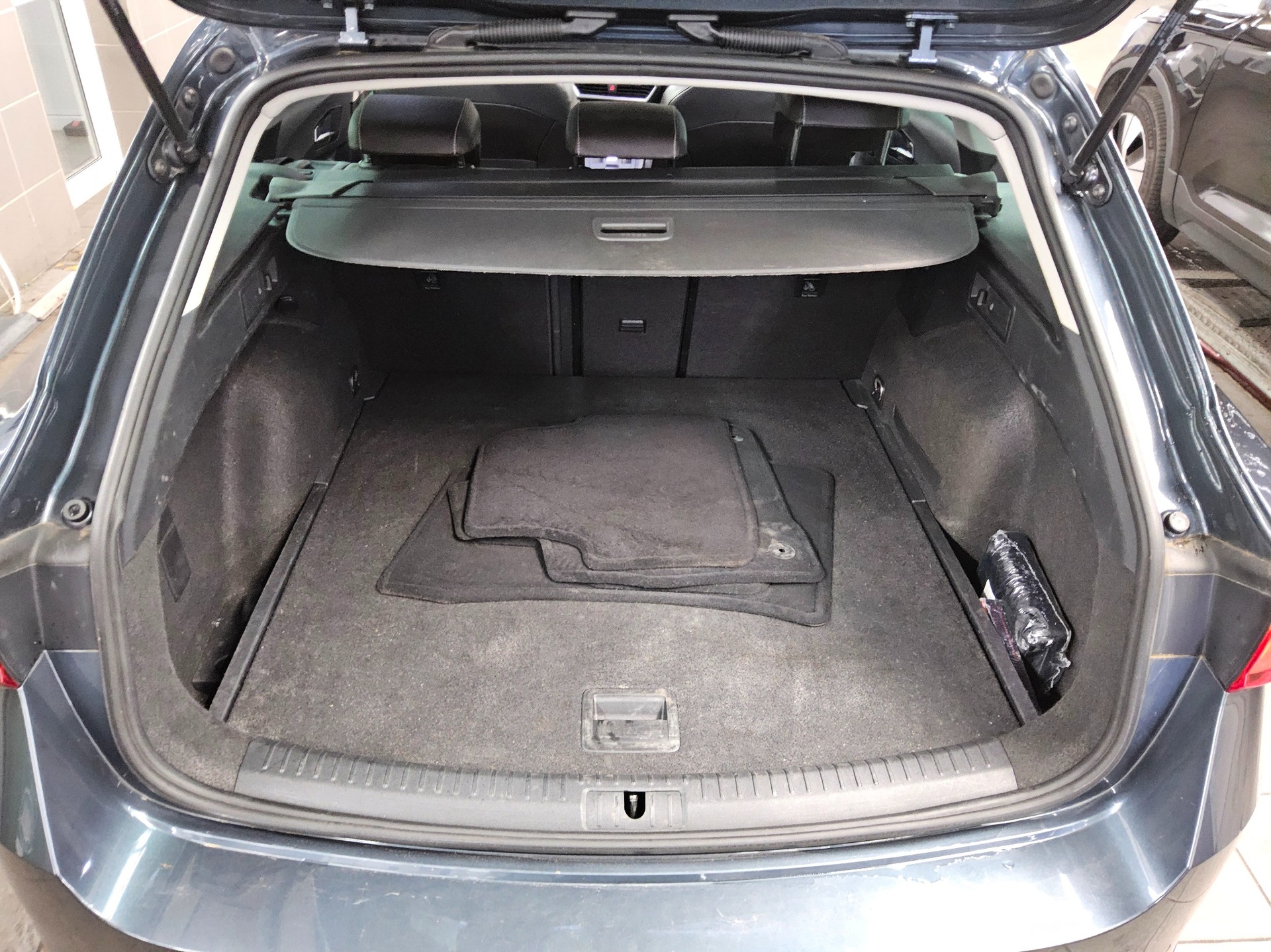 Seat Leon Sportstourer 2.0 TDI Xcellence Pano Sthzg 12