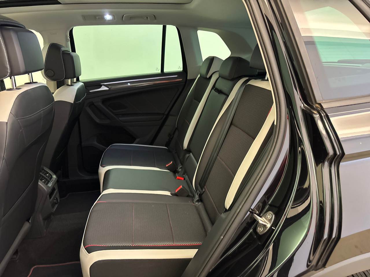 Volkswagen Tiguan 2.0 TDI T-LEDER NAVI LED PANO SHZ 8