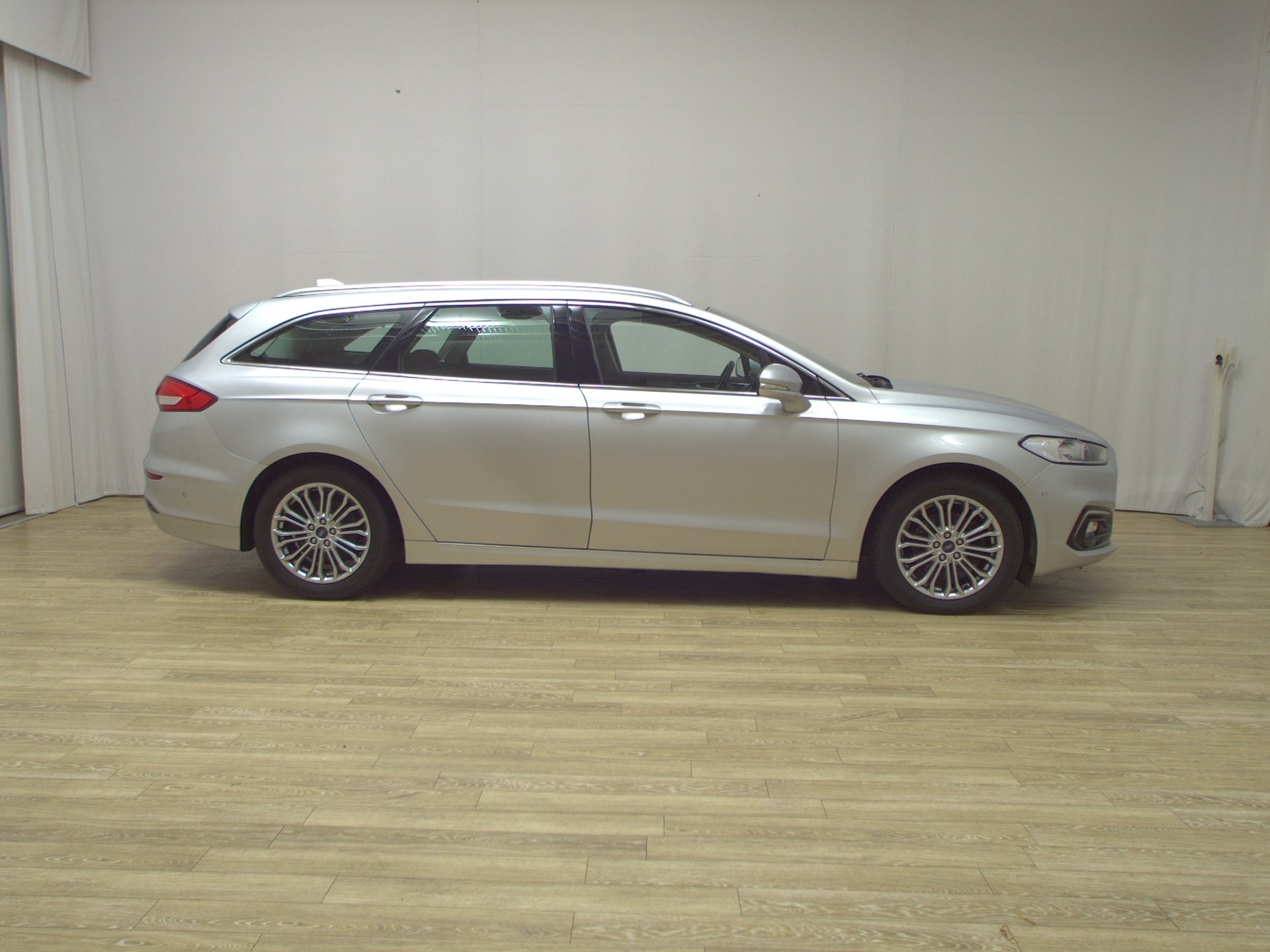 Ford Mondeo Turnier 2.0 EB Titanium Navi LED Shz AHK RFK