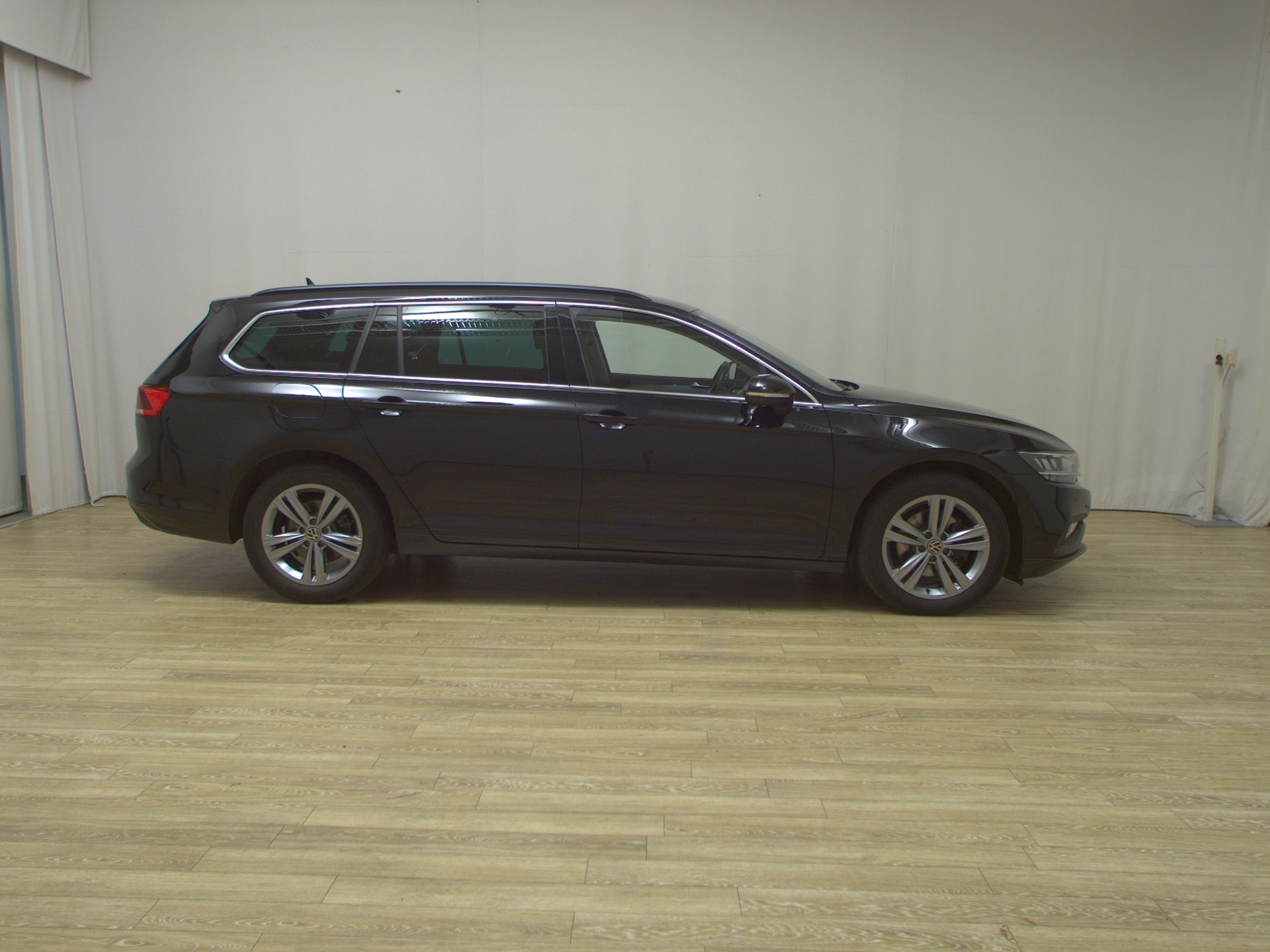 Volkswagen Passat Var. 2.0 TDI Business Navi LED AHK RFK