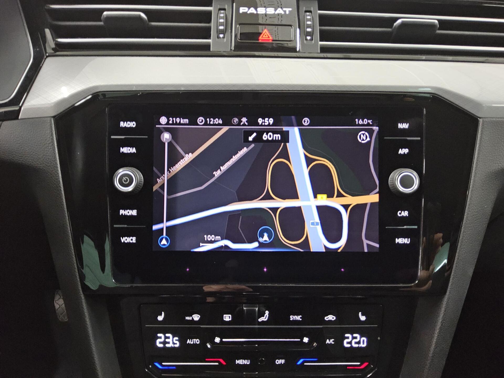 Volkswagen Passat Var. 2.0 TDI Business Navi LED AHK RFK 7