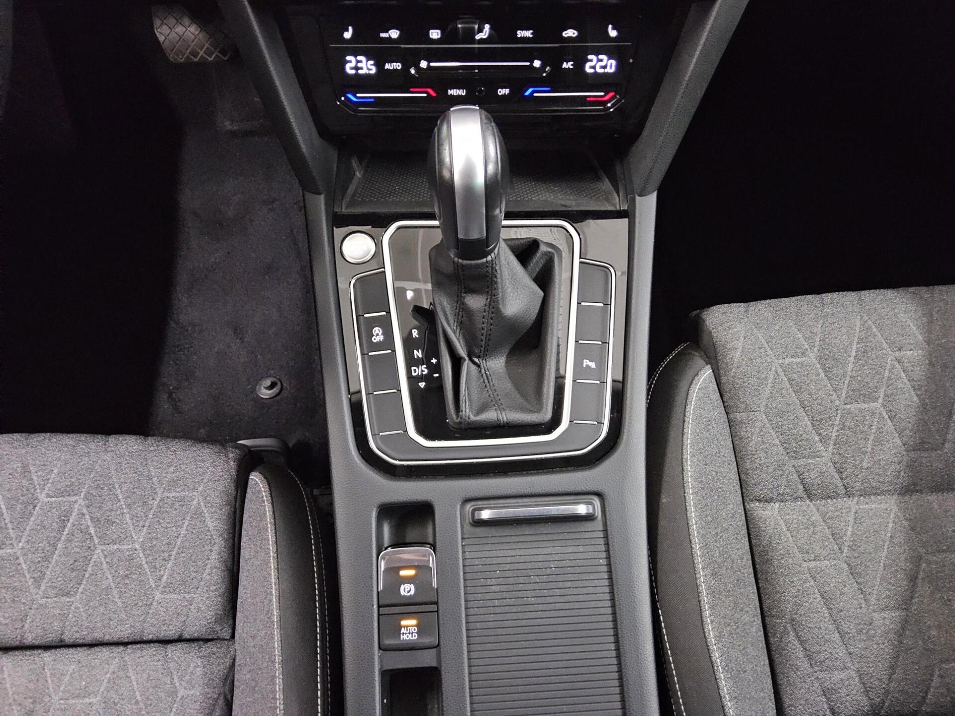 Volkswagen Passat Var. 2.0 TDI Business Navi LED AHK RFK 6