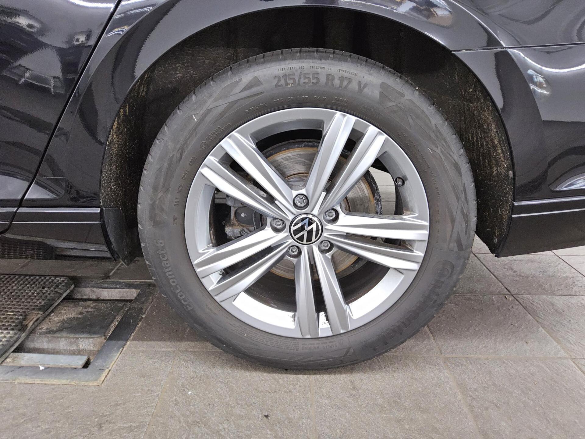 Volkswagen Passat Var. 2.0 TDI Business Navi LED AHK RFK 10