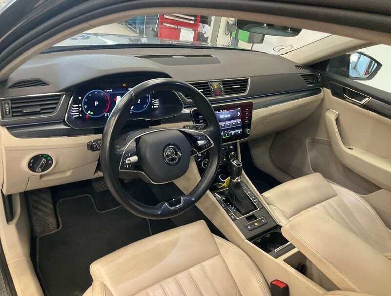 Skoda Superb Kombi 2.0 TDI Style NAVI CARPLAY ANDROID KLIMAAUT SHZ 5