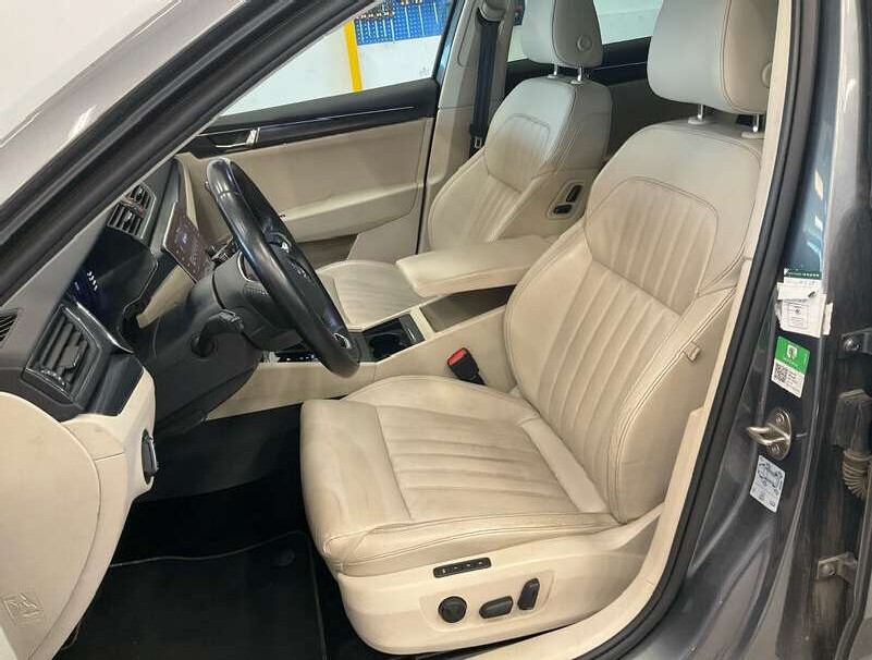 Skoda Superb Kombi 2.0 TDI Style NAVI CARPLAY ANDROID KLIMAAUT SHZ 10