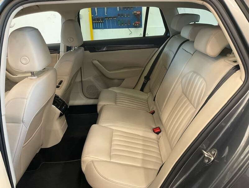Skoda Superb Kombi 2.0 TDI Style NAVI CARPLAY ANDROID KLIMAAUT SHZ 11