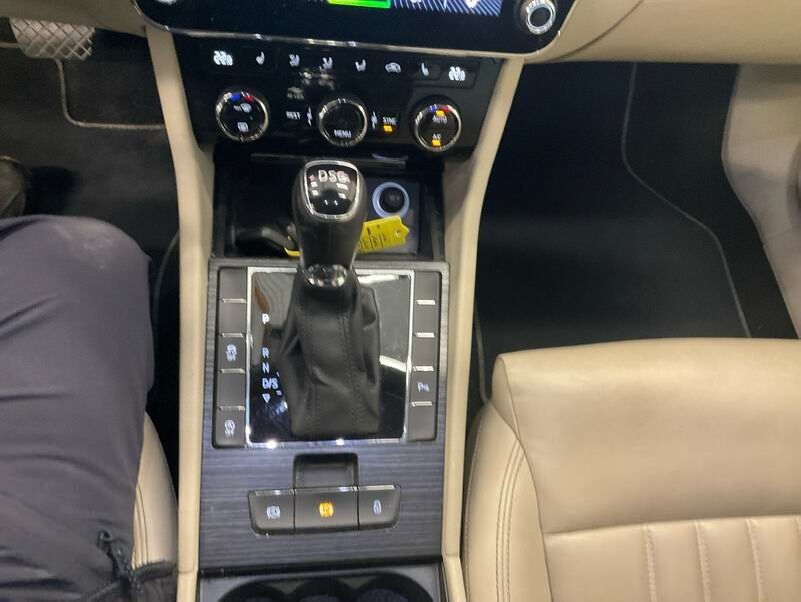 Skoda Superb Kombi 2.0 TDI Style NAVI CARPLAY ANDROID KLIMAAUT SHZ 9