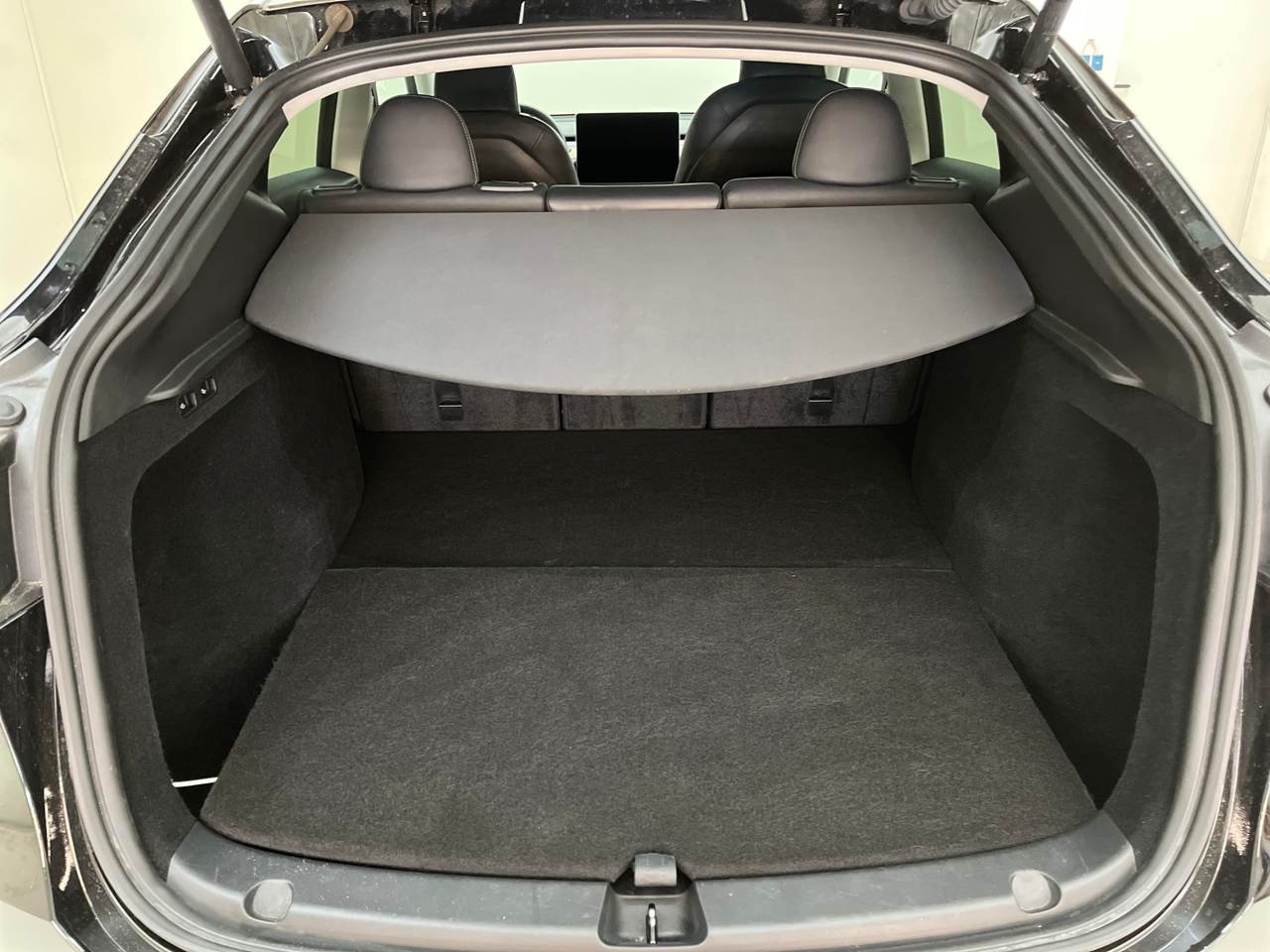 Tesla Model Y Long Range AWD NAVI SHZ LED LEDER 9