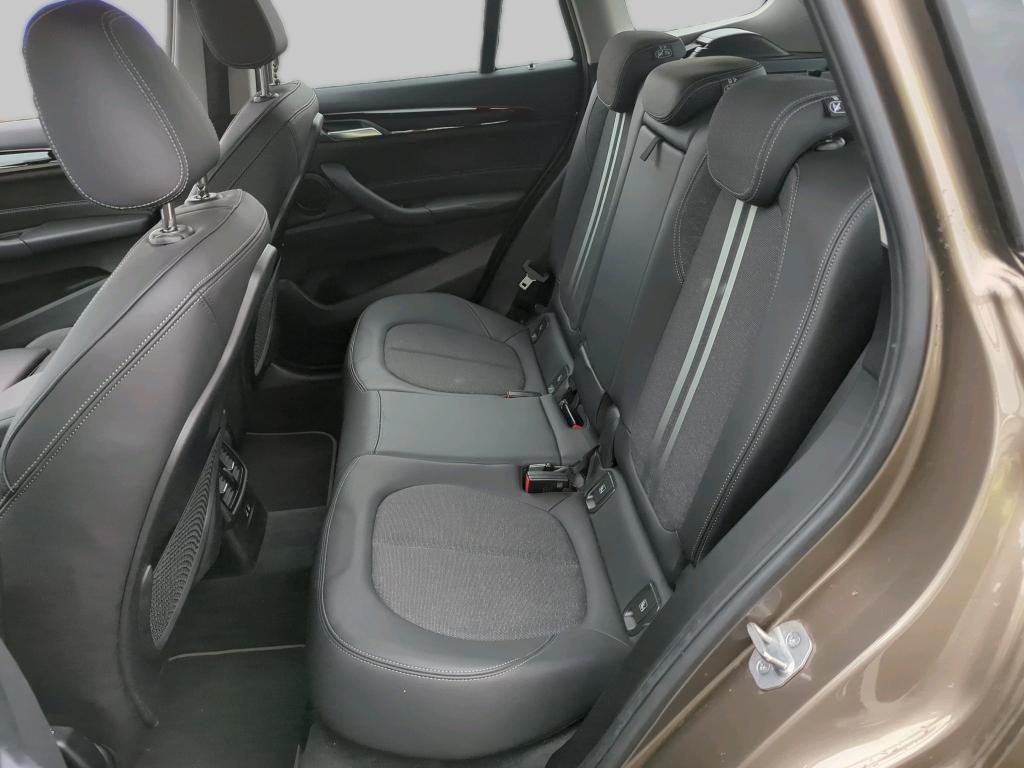 BMW X1 sDrive20i Sport-Line LED SHZ PDC LENKRADHZG PANO 7